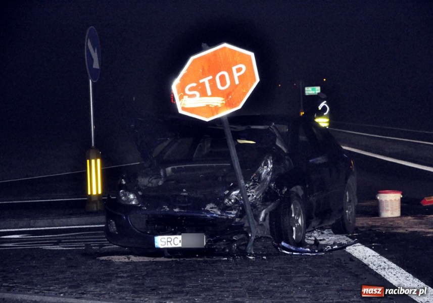 Zdjęcie w galerii na portalu naszraciborz.pl: Kraksa za mostem na Gliwickiej wiadomości z regionu