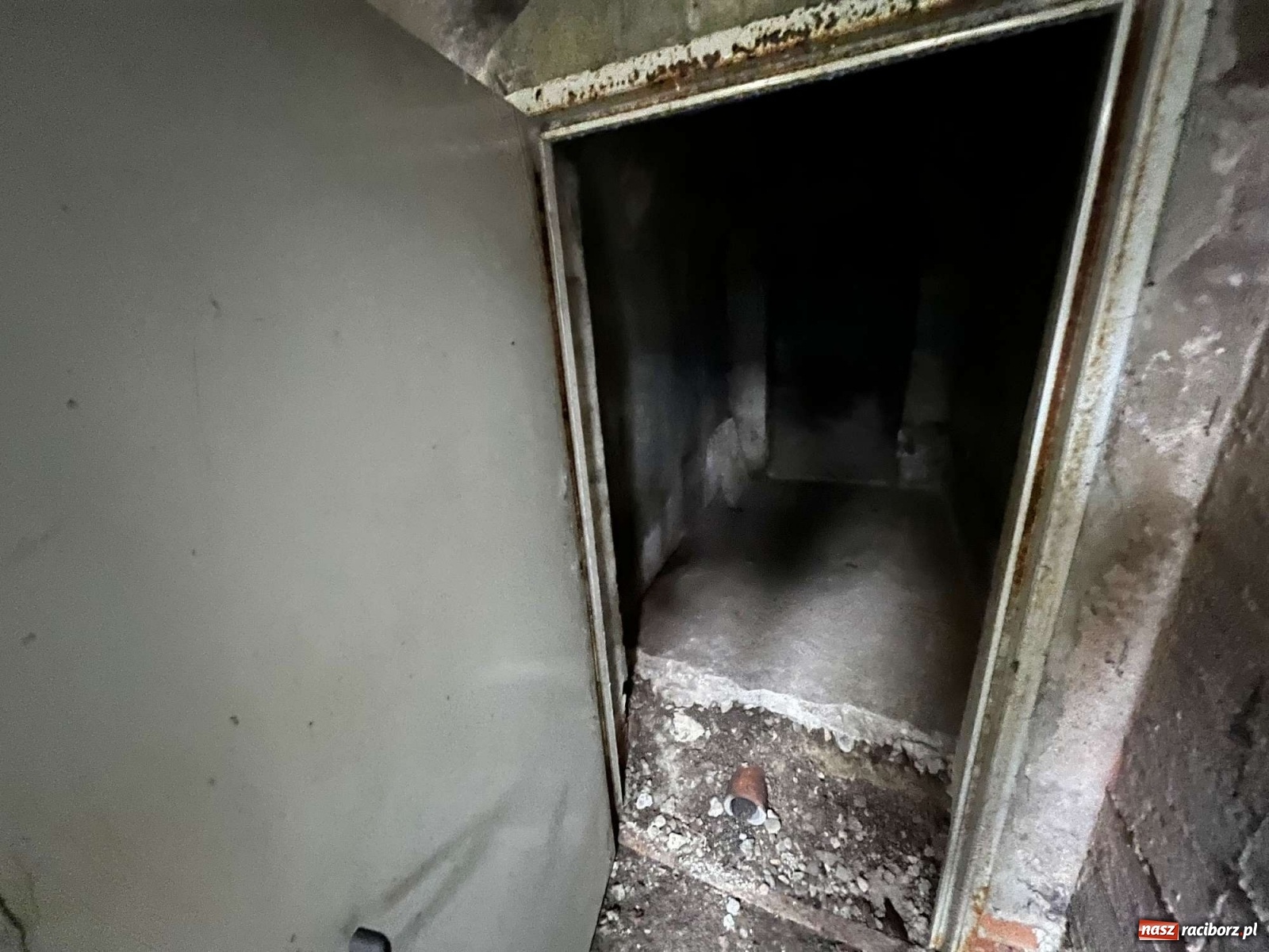 Zdjęcie w galerii na portalu naszraciborz.pl: Pół metra żelazobetonu. Zeszliśmy do raciborskiego schronu z II wojny światowej wiadomości z regionu