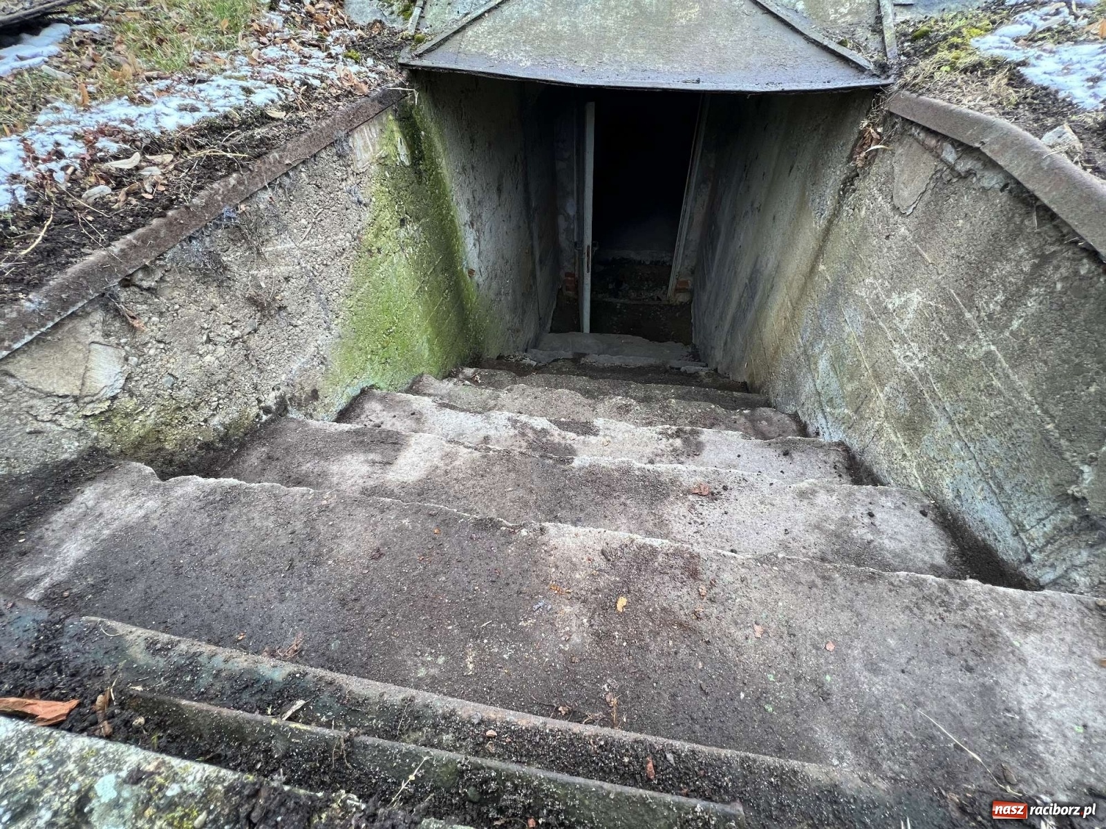 Zdjęcie w galerii na portalu naszraciborz.pl: Pół metra żelazobetonu. Zeszliśmy do raciborskiego schronu z II wojny światowej wiadomości z regionu
