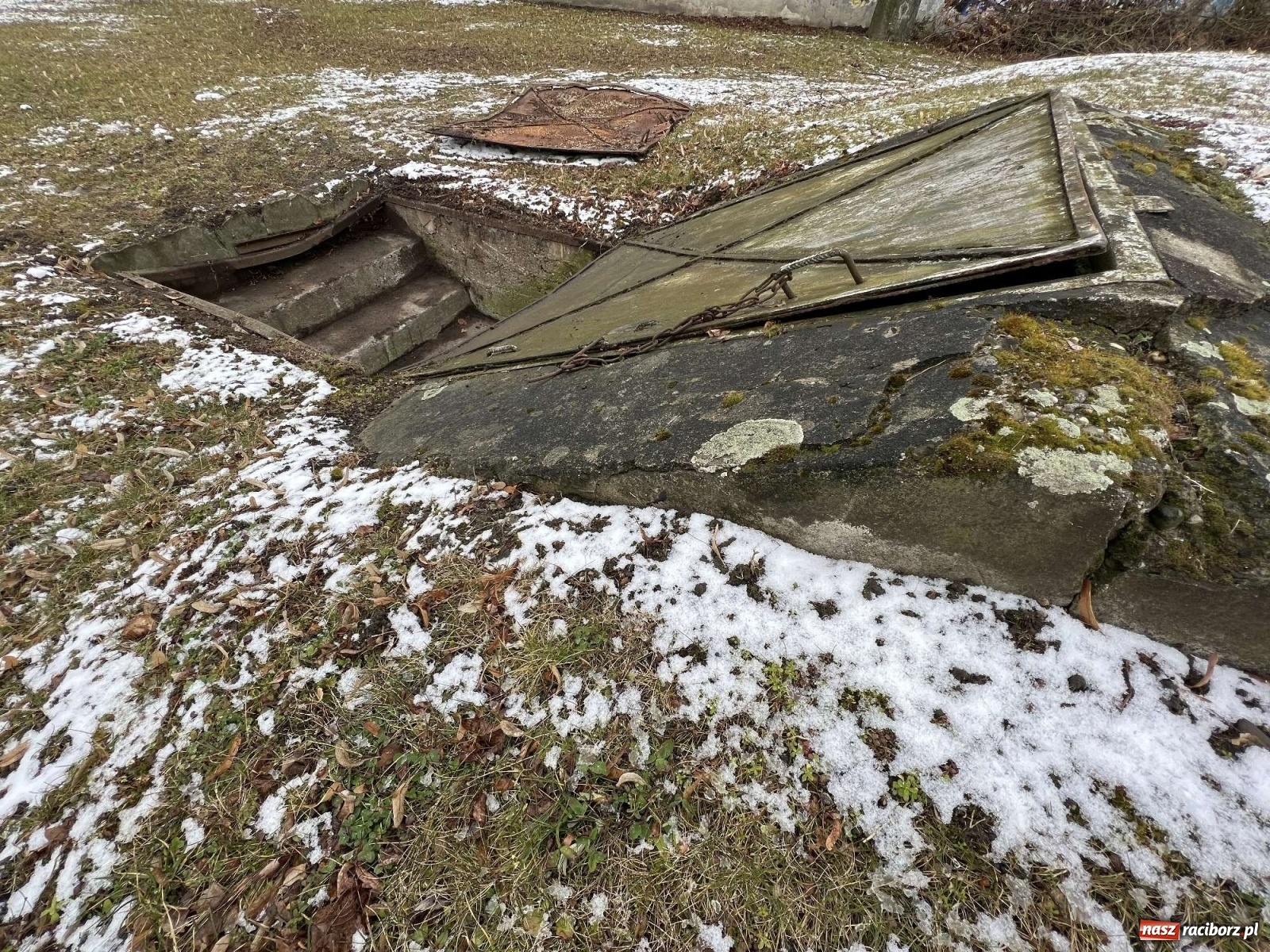 Zdjęcie w galerii na portalu naszraciborz.pl: Pół metra żelazobetonu. Zeszliśmy do raciborskiego schronu z II wojny światowej wiadomości z regionu