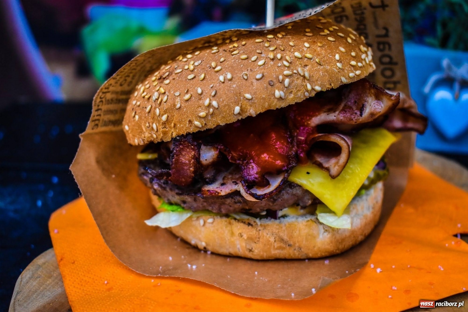 Zdjęcie w galerii na portalu naszraciborz.pl: Kulinarny przednówek w Raciborzu. Food trucki na zamku wiadomości z regionu