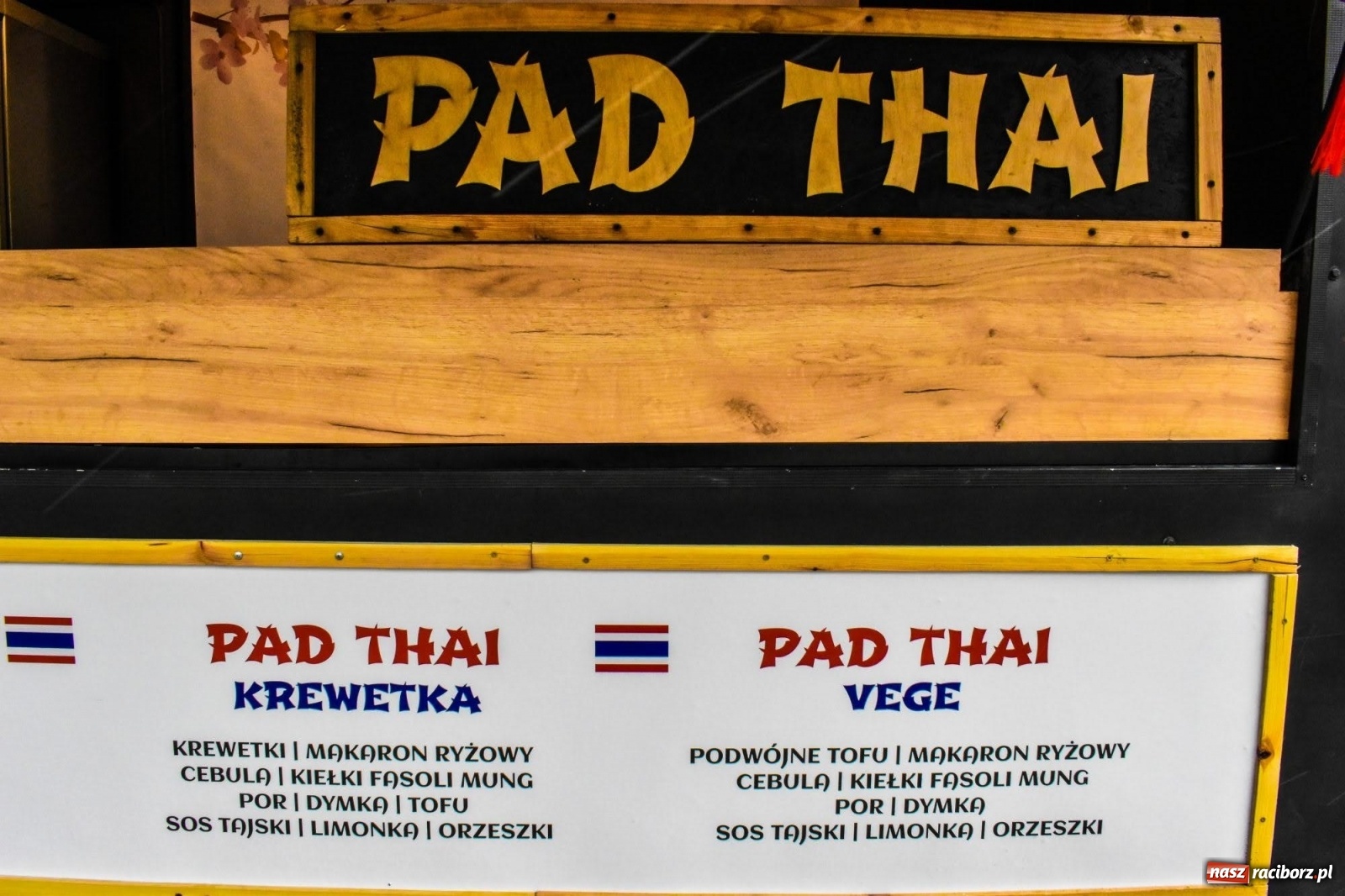 Zdjęcie w galerii na portalu naszraciborz.pl: Kulinarny przednówek w Raciborzu. Food trucki na zamku wiadomości z regionu