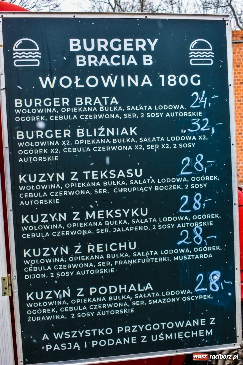 Zdjęcie w galerii na portalu naszraciborz.pl: Kulinarny przednówek w Raciborzu. Food trucki na zamku wiadomości z regionu