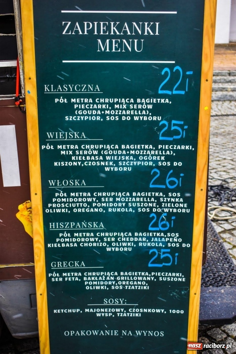 Zdjęcie w galerii na portalu naszraciborz.pl: Kulinarny przednówek w Raciborzu. Food trucki na zamku wiadomości z regionu