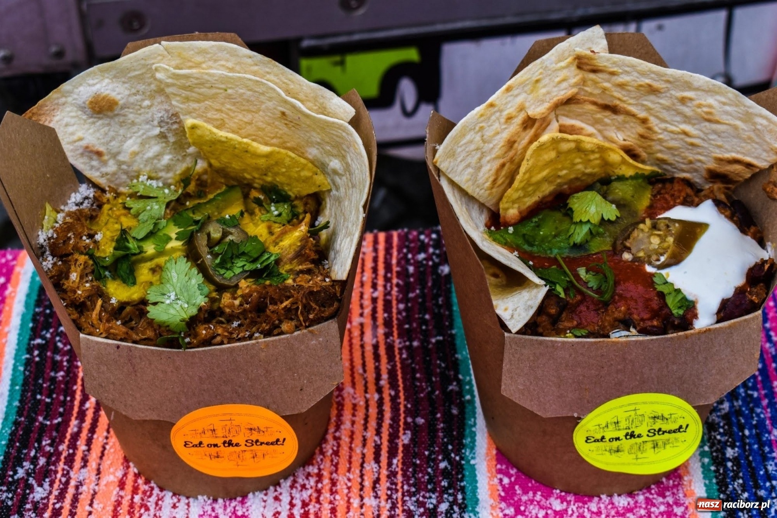 Zdjęcie w galerii na portalu naszraciborz.pl: Kulinarny przednówek w Raciborzu. Food trucki na zamku wiadomości z regionu