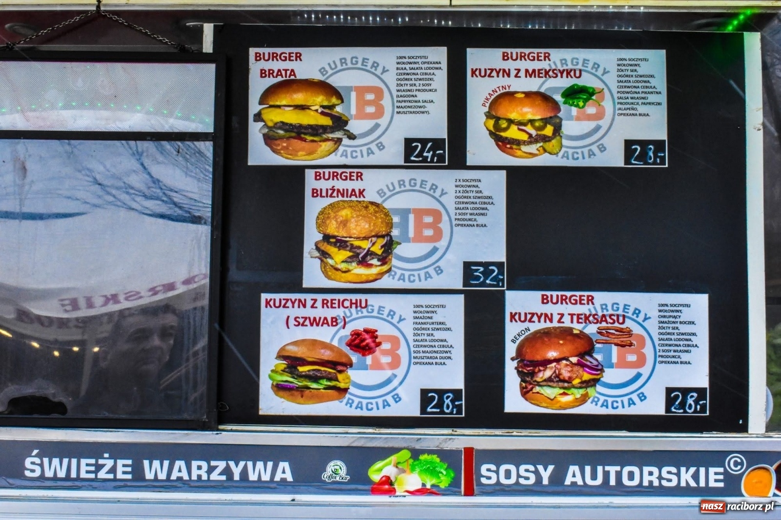 Zdjęcie w galerii na portalu naszraciborz.pl: Kulinarny przednówek w Raciborzu. Food trucki na zamku wiadomości z regionu