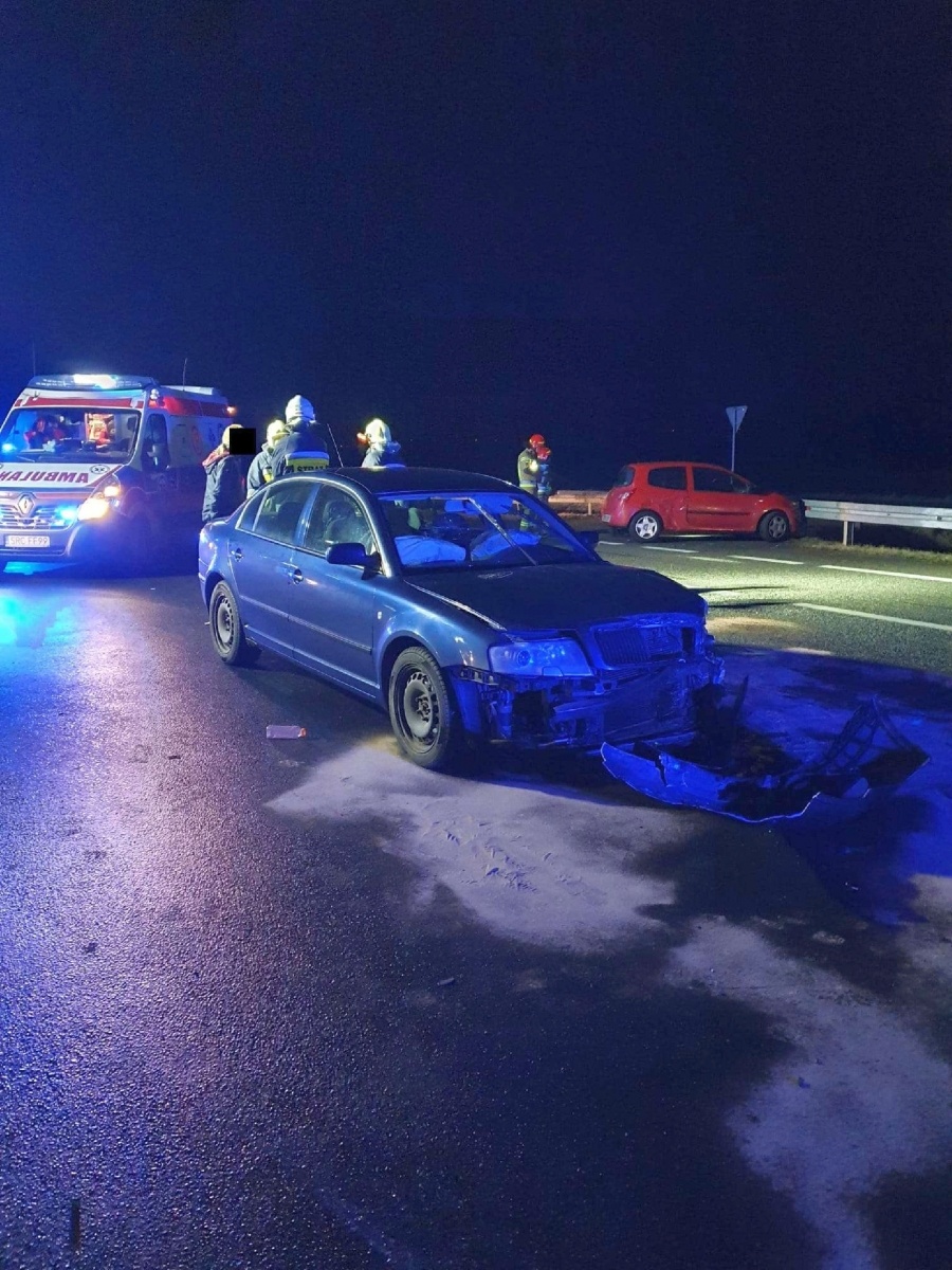 Zdjęcie w galerii na portalu naszraciborz.pl: Zderzenie renault i skody na DK 78 na wysokości Zabełkowa [FOTO] wiadomości z regionu