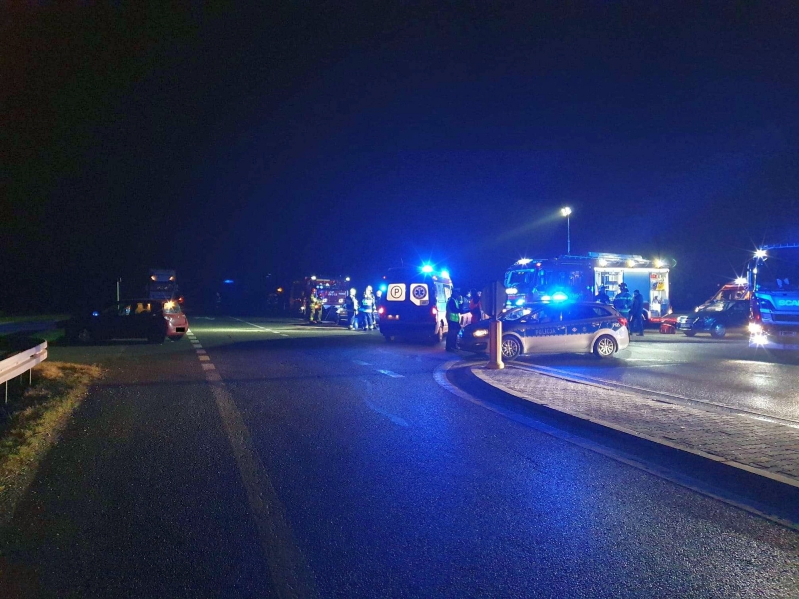 Zdjęcie w galerii na portalu naszraciborz.pl: Zderzenie renault i skody na DK 78 na wysokości Zabełkowa [FOTO] wiadomości z regionu