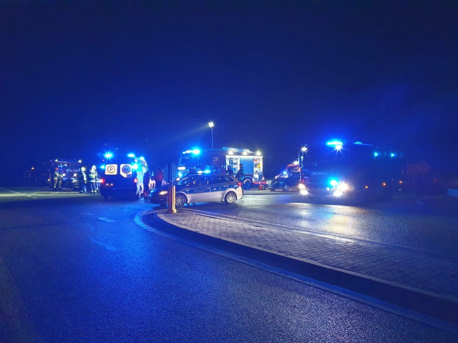 Zdjęcie w galerii na portalu naszraciborz.pl: Zderzenie renault i skody na DK 78 na wysokości Zabełkowa [FOTO] wiadomości z regionu