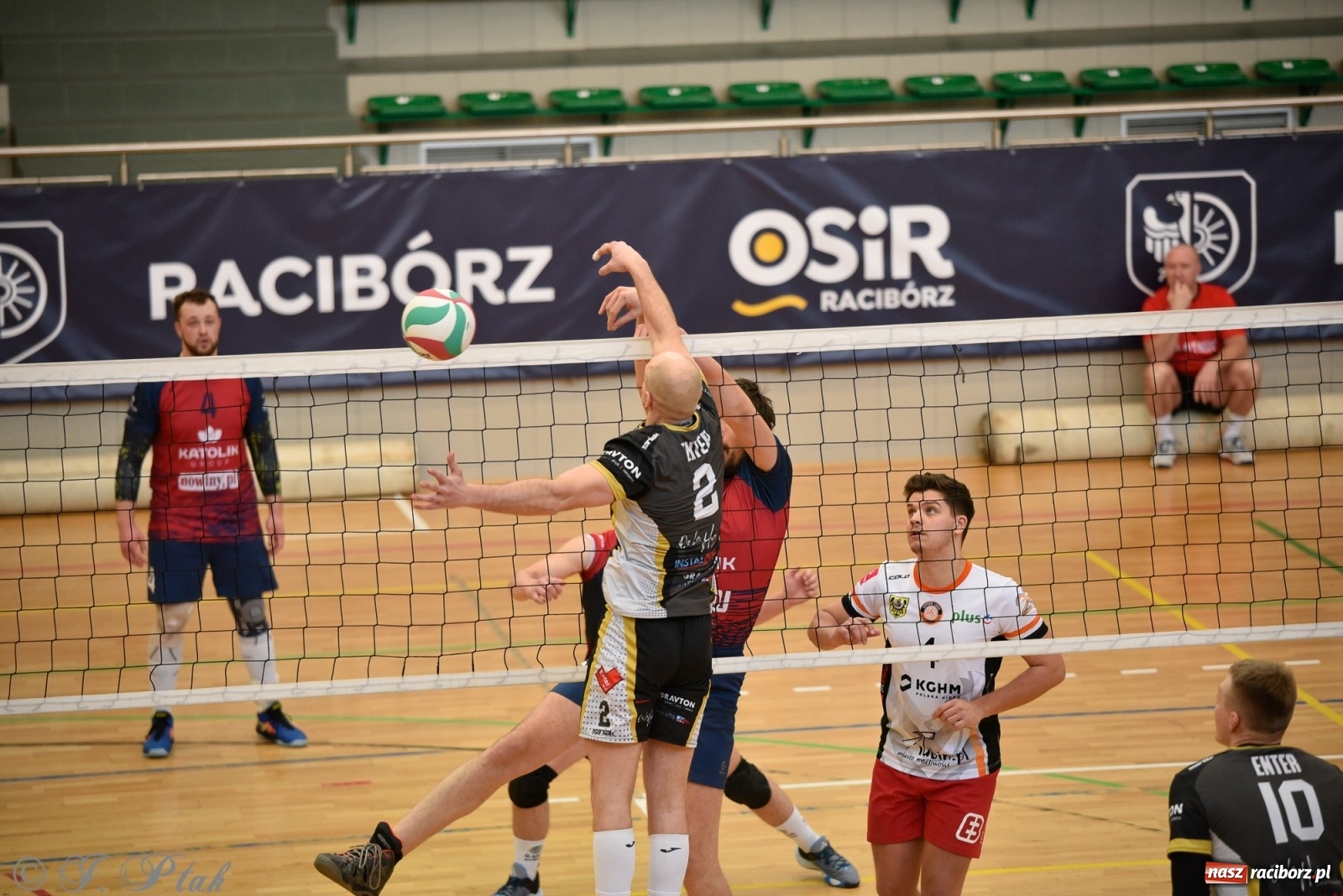 Zdjęcie w galerii na portalu naszraciborz.pl: Niedziela w RLPS pełna emocji  [FOTO] wiadomości z regionu