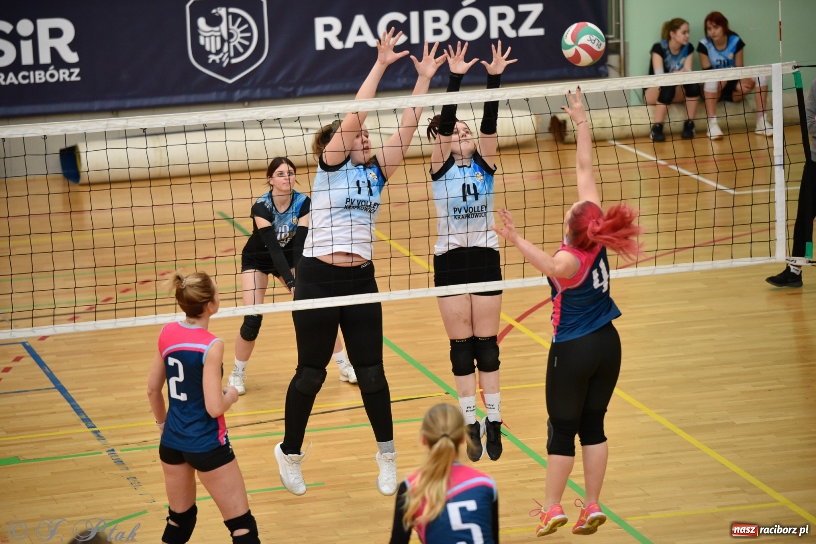 Zdjęcie w galerii na portalu naszraciborz.pl: Niedziela w RLPS pełna emocji  [FOTO] wiadomości z regionu