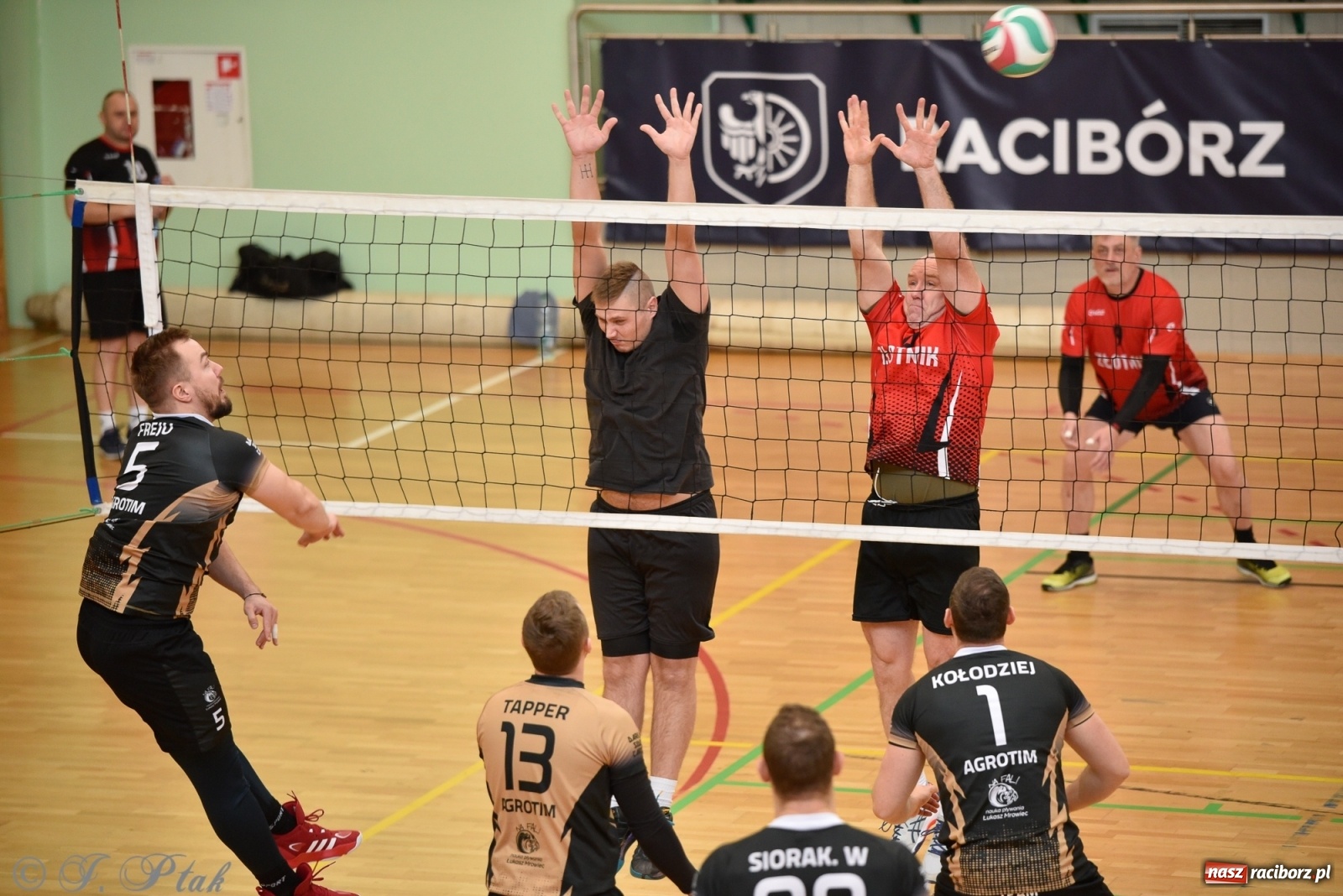 Zdjęcie w galerii na portalu naszraciborz.pl: Niedziela w RLPS pełna emocji  [FOTO] wiadomości z regionu