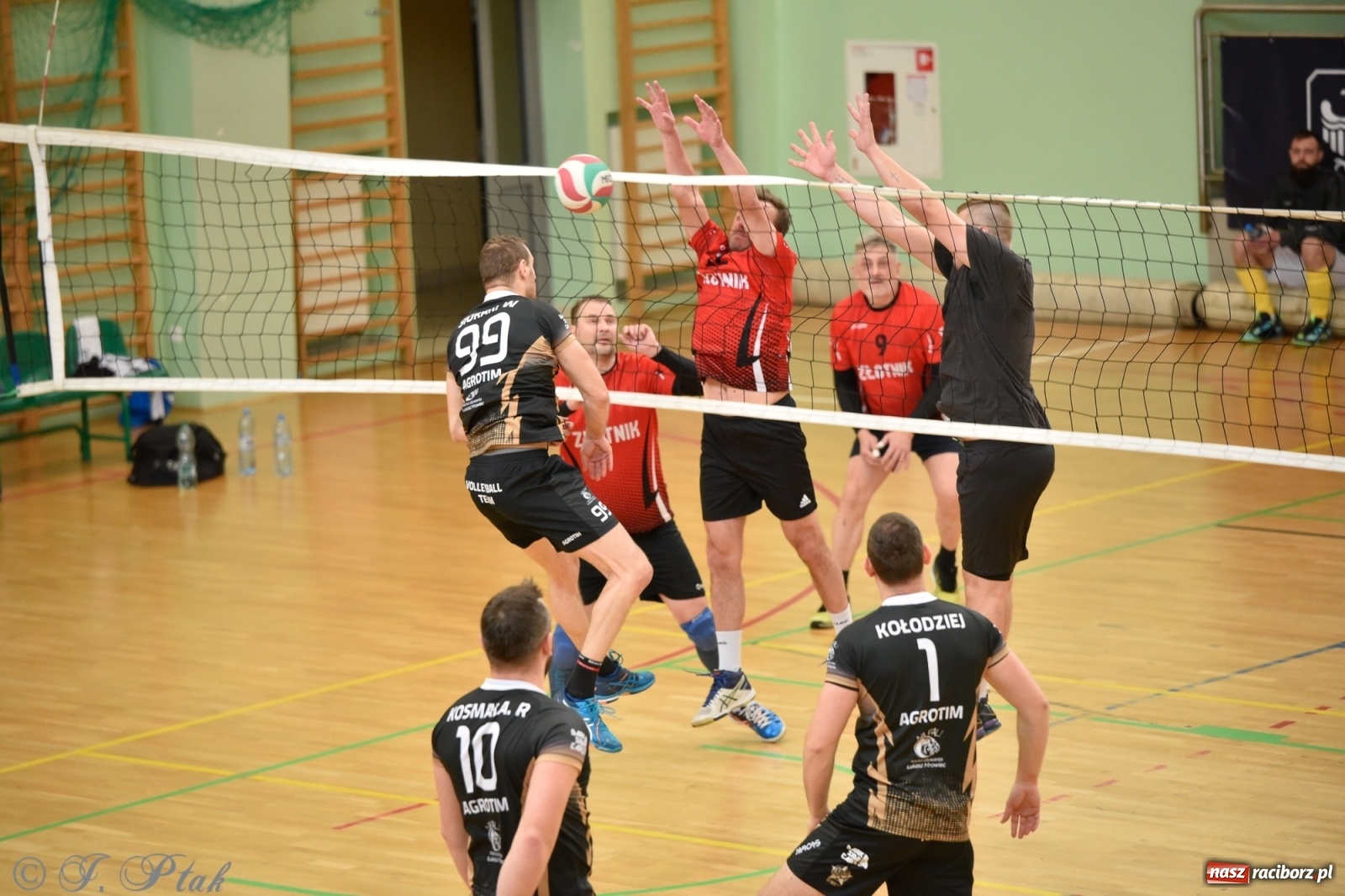 Zdjęcie w galerii na portalu naszraciborz.pl: Niedziela w RLPS pełna emocji  [FOTO] wiadomości z regionu