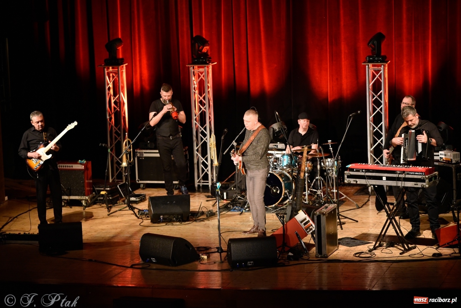 Zdjęcie w galerii na portalu naszraciborz.pl: Raz, Dwa, Trzy na swoje 30. urodziny w Raciborzu wiadomości z regionu