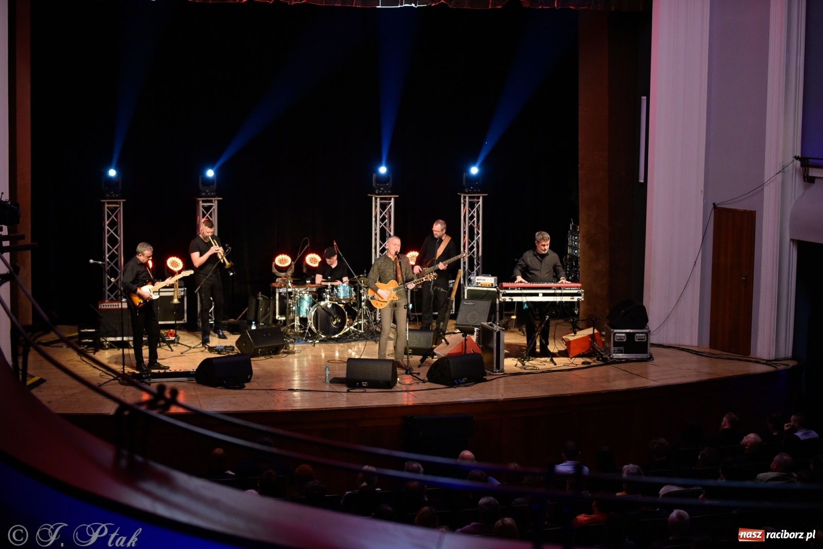 Zdjęcie w galerii na portalu naszraciborz.pl: Raz, Dwa, Trzy na swoje 30. urodziny w Raciborzu wiadomości z regionu