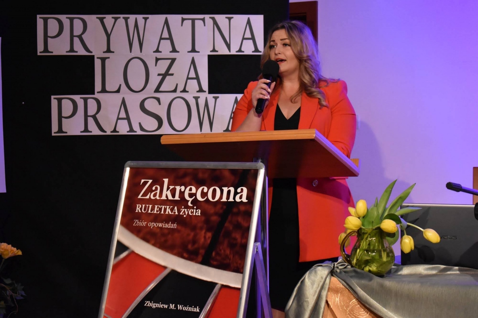 Zdjęcie w galerii na portalu naszraciborz.pl: Zakręcona RULETKA życia. Promocja książki Zbigniewa Woźniaka na zamku wiadomości z regionu