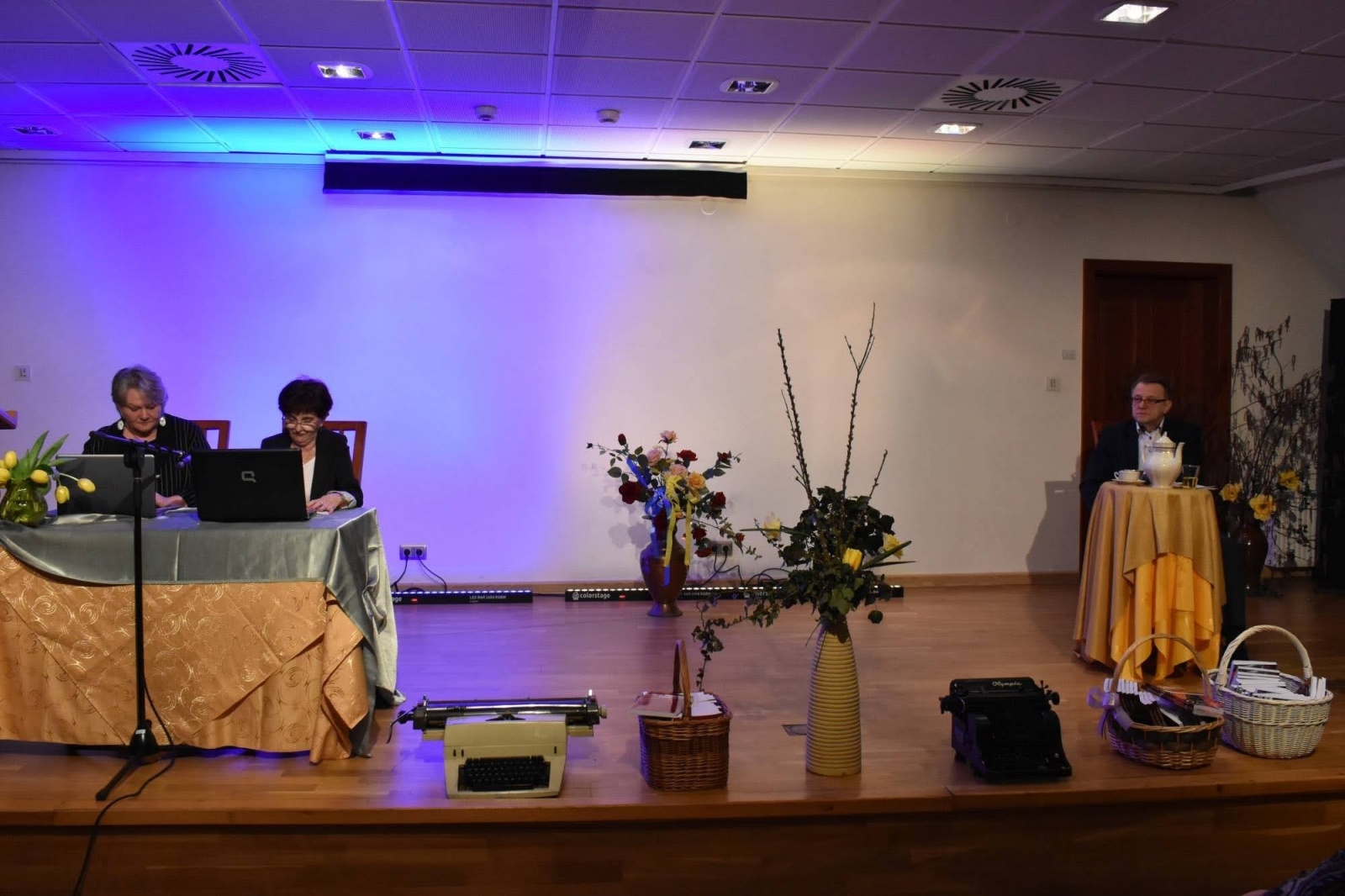 Zdjęcie w galerii na portalu naszraciborz.pl: Zakręcona RULETKA życia. Promocja książki Zbigniewa Woźniaka na zamku wiadomości z regionu