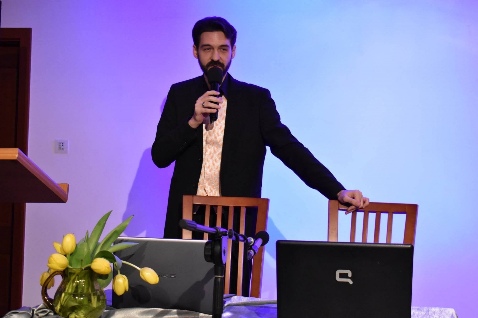 Zdjęcie w galerii na portalu naszraciborz.pl: Zakręcona RULETKA życia. Promocja książki Zbigniewa Woźniaka na zamku wiadomości z regionu