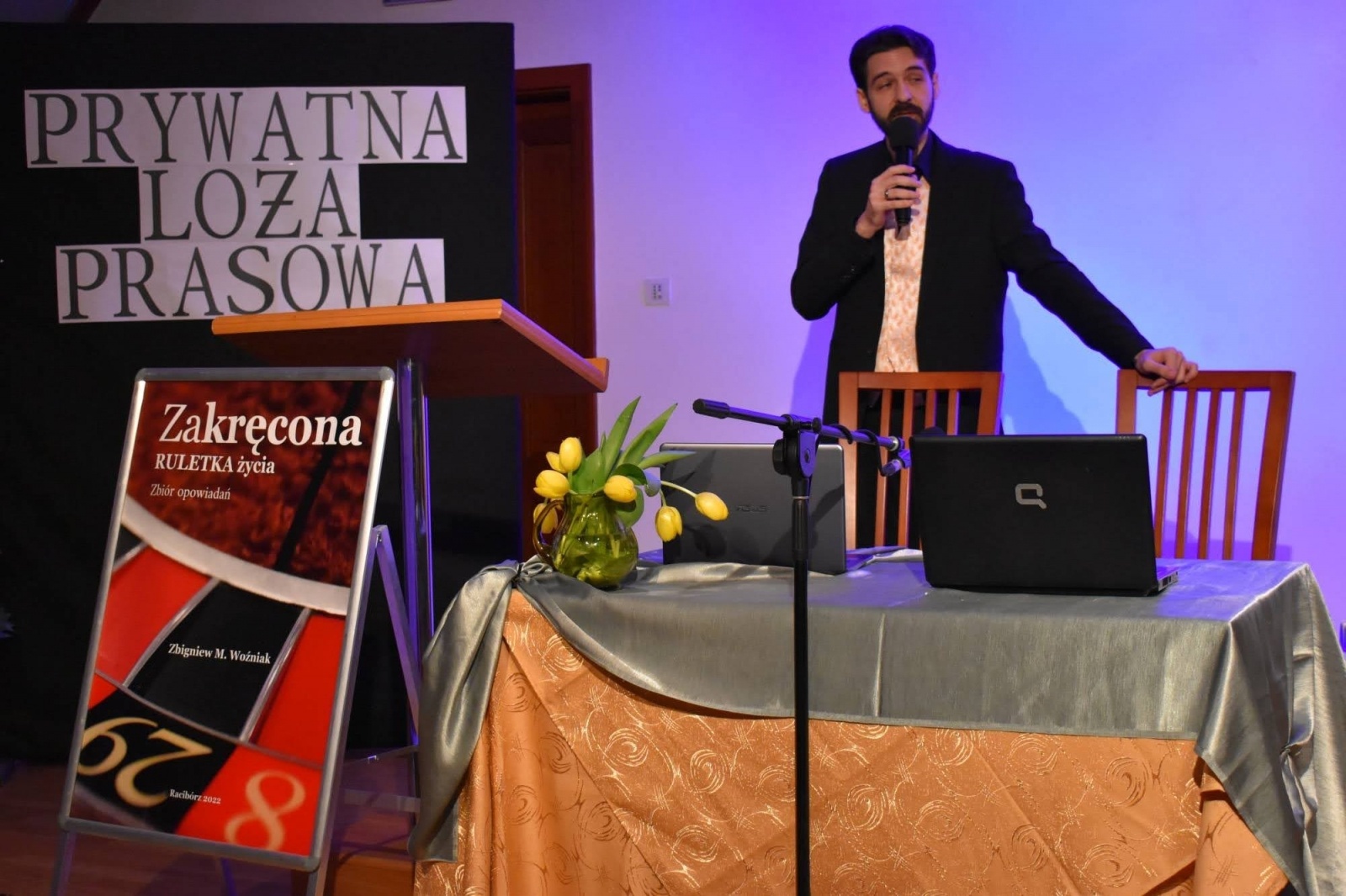 Zdjęcie w galerii na portalu naszraciborz.pl: Zakręcona RULETKA życia. Promocja książki Zbigniewa Woźniaka na zamku wiadomości z regionu