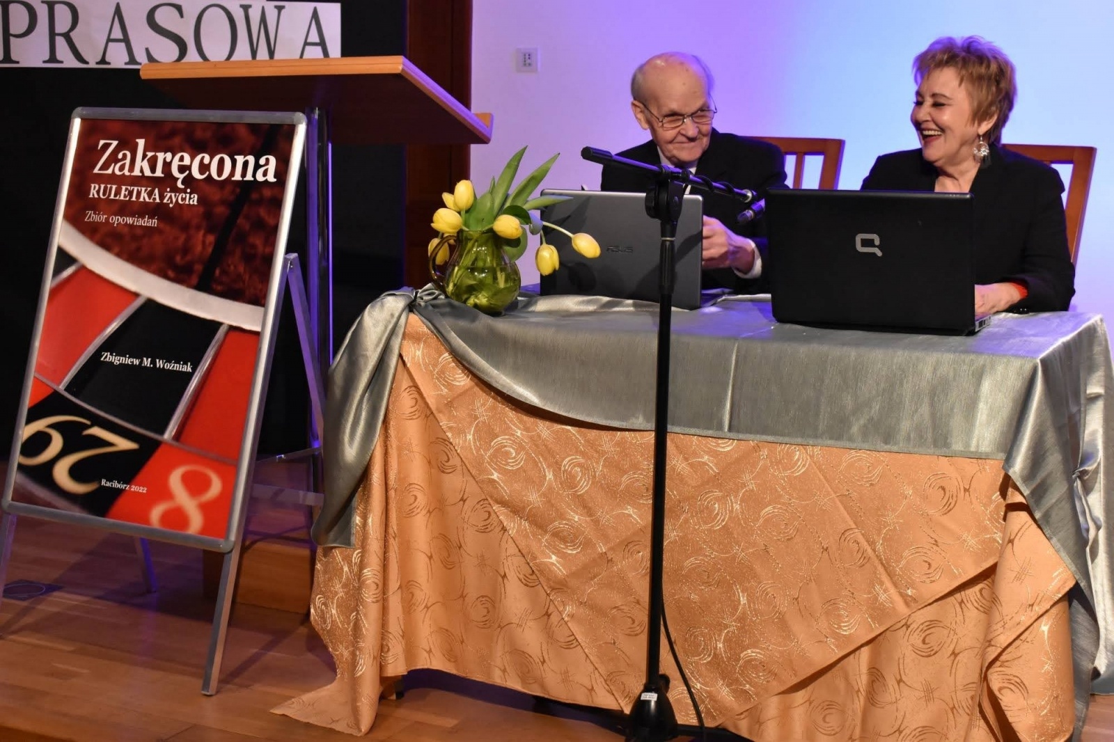 Zdjęcie w galerii na portalu naszraciborz.pl: Zakręcona RULETKA życia. Promocja książki Zbigniewa Woźniaka na zamku wiadomości z regionu