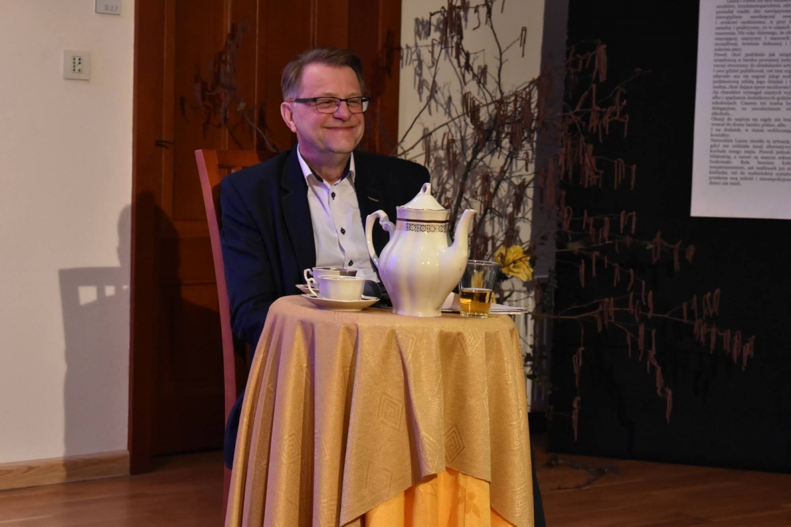 Zdjęcie w galerii na portalu naszraciborz.pl: Zakręcona RULETKA życia. Promocja książki Zbigniewa Woźniaka na zamku wiadomości z regionu