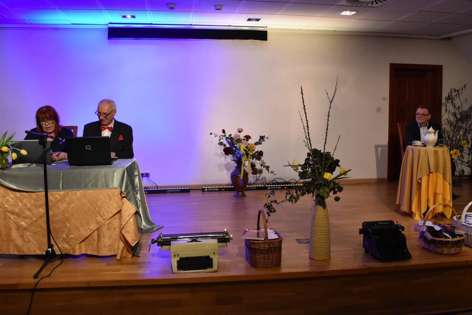 Zdjęcie w galerii na portalu naszraciborz.pl: Zakręcona RULETKA życia. Promocja książki Zbigniewa Woźniaka na zamku wiadomości z regionu