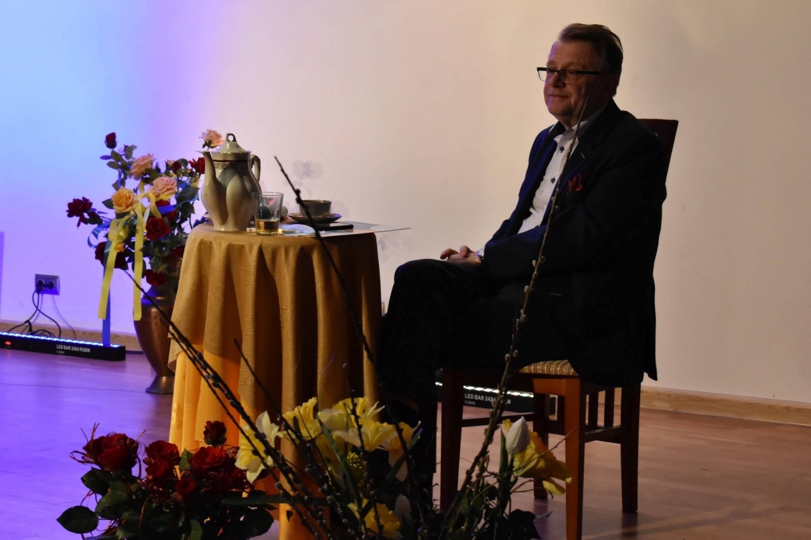 Zdjęcie w galerii na portalu naszraciborz.pl: Zakręcona RULETKA życia. Promocja książki Zbigniewa Woźniaka na zamku wiadomości z regionu