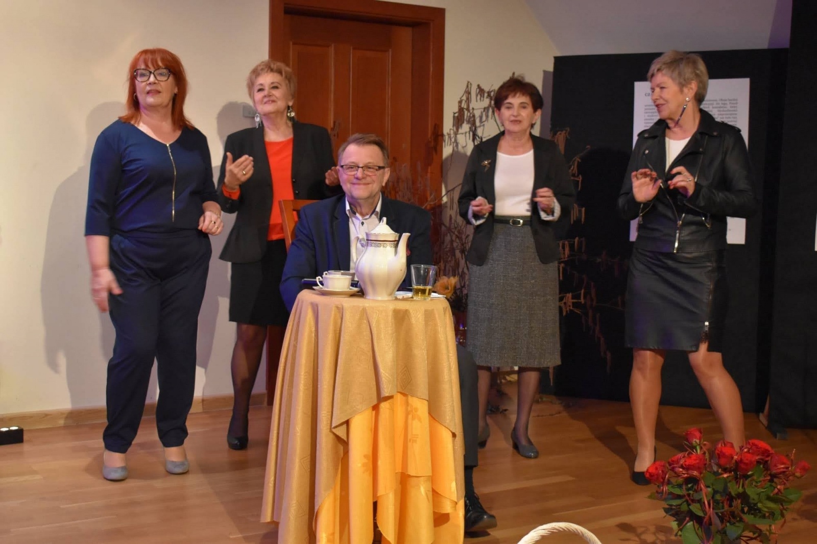 Zdjęcie w galerii na portalu naszraciborz.pl: Zakręcona RULETKA życia. Promocja książki Zbigniewa Woźniaka na zamku wiadomości z regionu