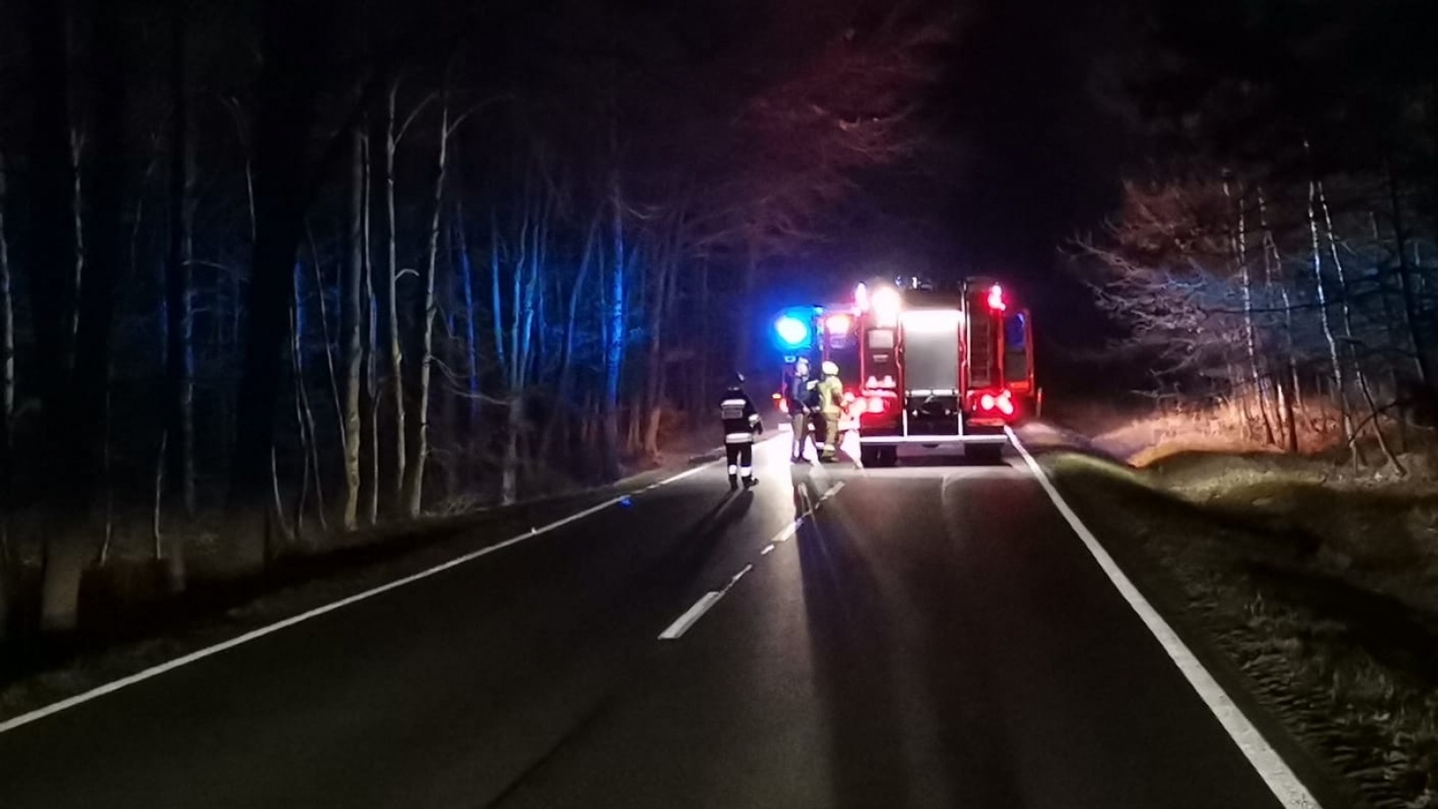 Zdjęcie w galerii na portalu naszraciborz.pl: Raport 998. Ćwierć miliona złotych strat w zderzeniu mercedesa i BMW w Kuźni Raciborskiej wiadomości z regionu