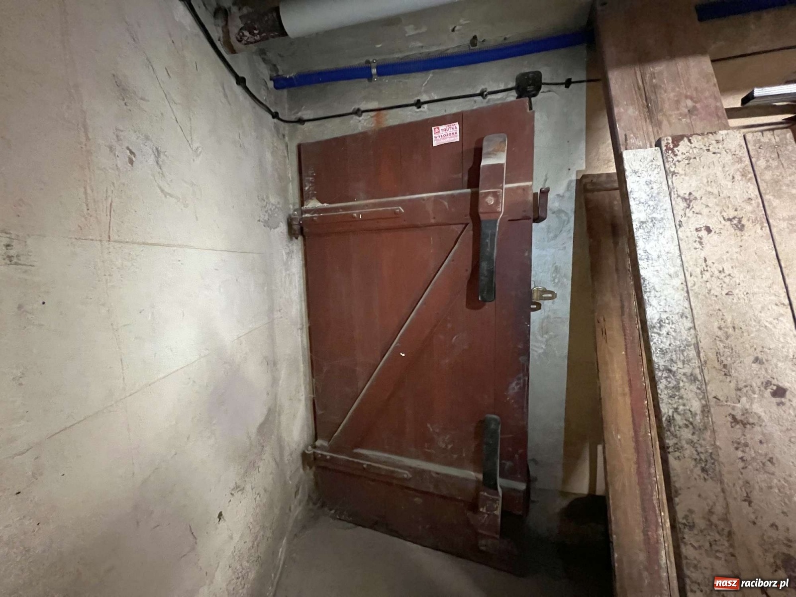 Zdjęcie w galerii na portalu naszraciborz.pl: Poniemiecki schron przy ul. Wileńskiej, dawniej Hohenzollernów [FOTO] wiadomości z regionu