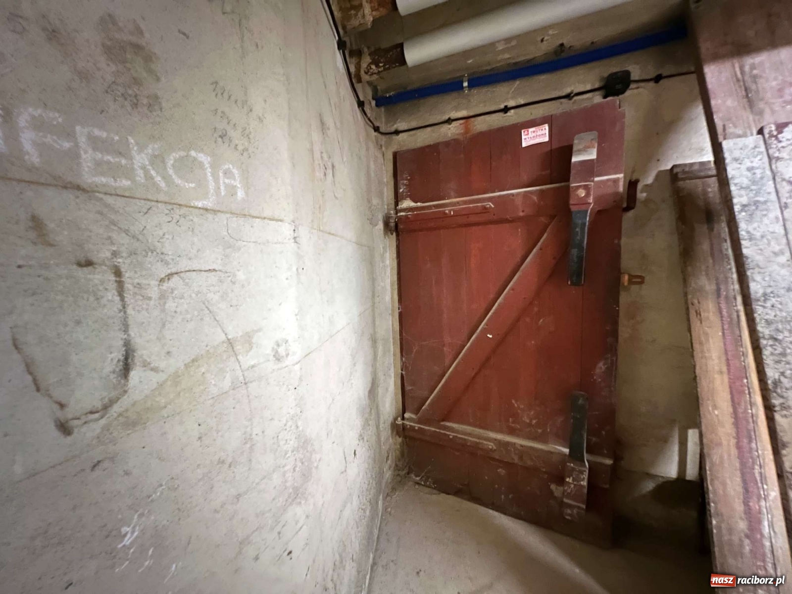 Zdjęcie w galerii na portalu naszraciborz.pl: Poniemiecki schron przy ul. Wileńskiej, dawniej Hohenzollernów [FOTO] wiadomości z regionu