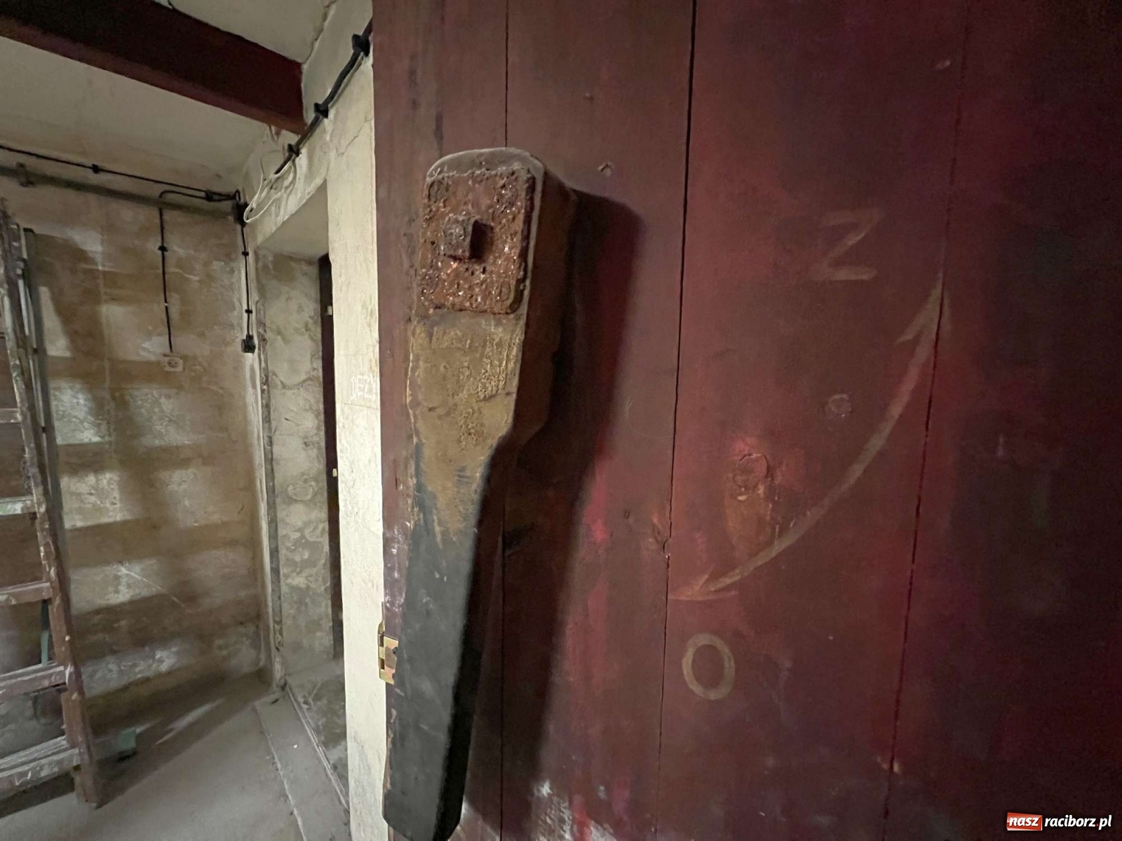 Zdjęcie w galerii na portalu naszraciborz.pl: Poniemiecki schron przy ul. Wileńskiej, dawniej Hohenzollernów [FOTO] wiadomości z regionu