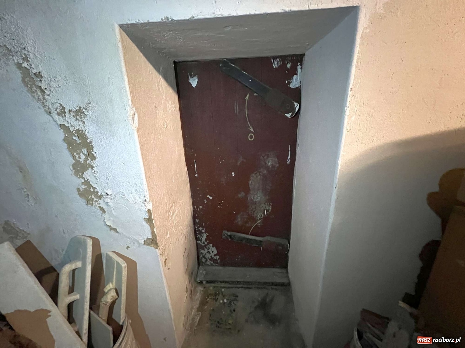 Zdjęcie w galerii na portalu naszraciborz.pl: Poniemiecki schron przy ul. Wileńskiej, dawniej Hohenzollernów [FOTO] wiadomości z regionu