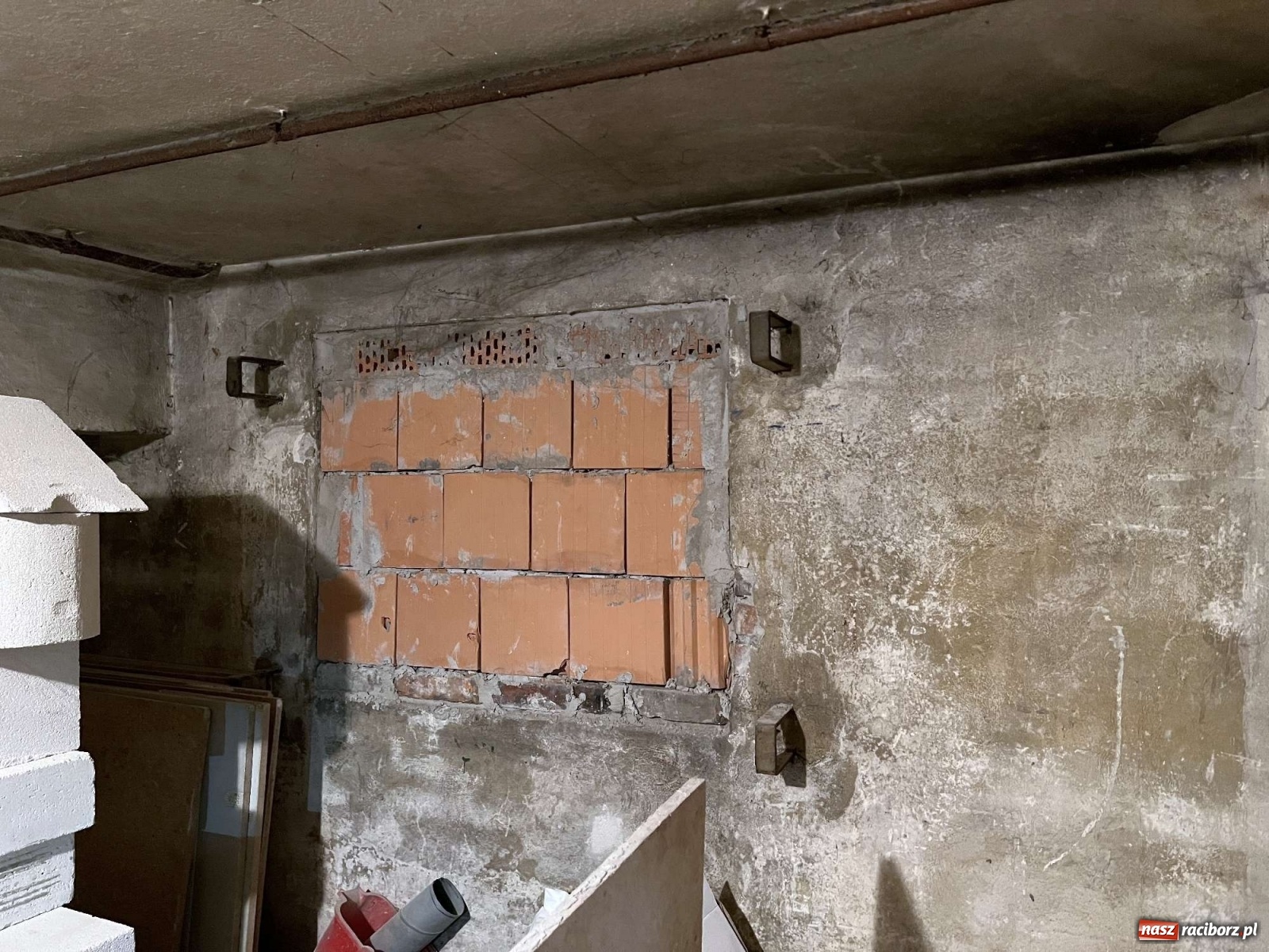 Zdjęcie w galerii na portalu naszraciborz.pl: Poniemiecki schron przy ul. Wileńskiej, dawniej Hohenzollernów [FOTO] wiadomości z regionu