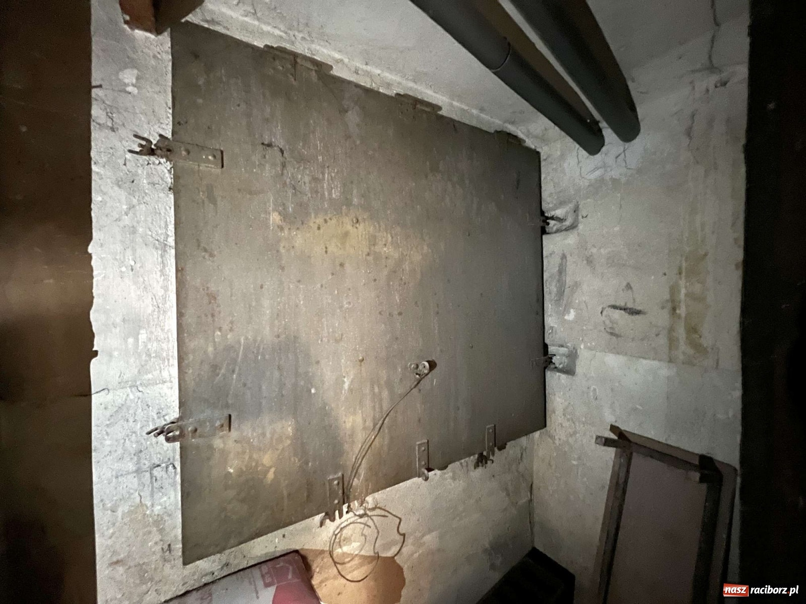 Zdjęcie w galerii na portalu naszraciborz.pl: Poniemiecki schron przy ul. Wileńskiej, dawniej Hohenzollernów [FOTO] wiadomości z regionu