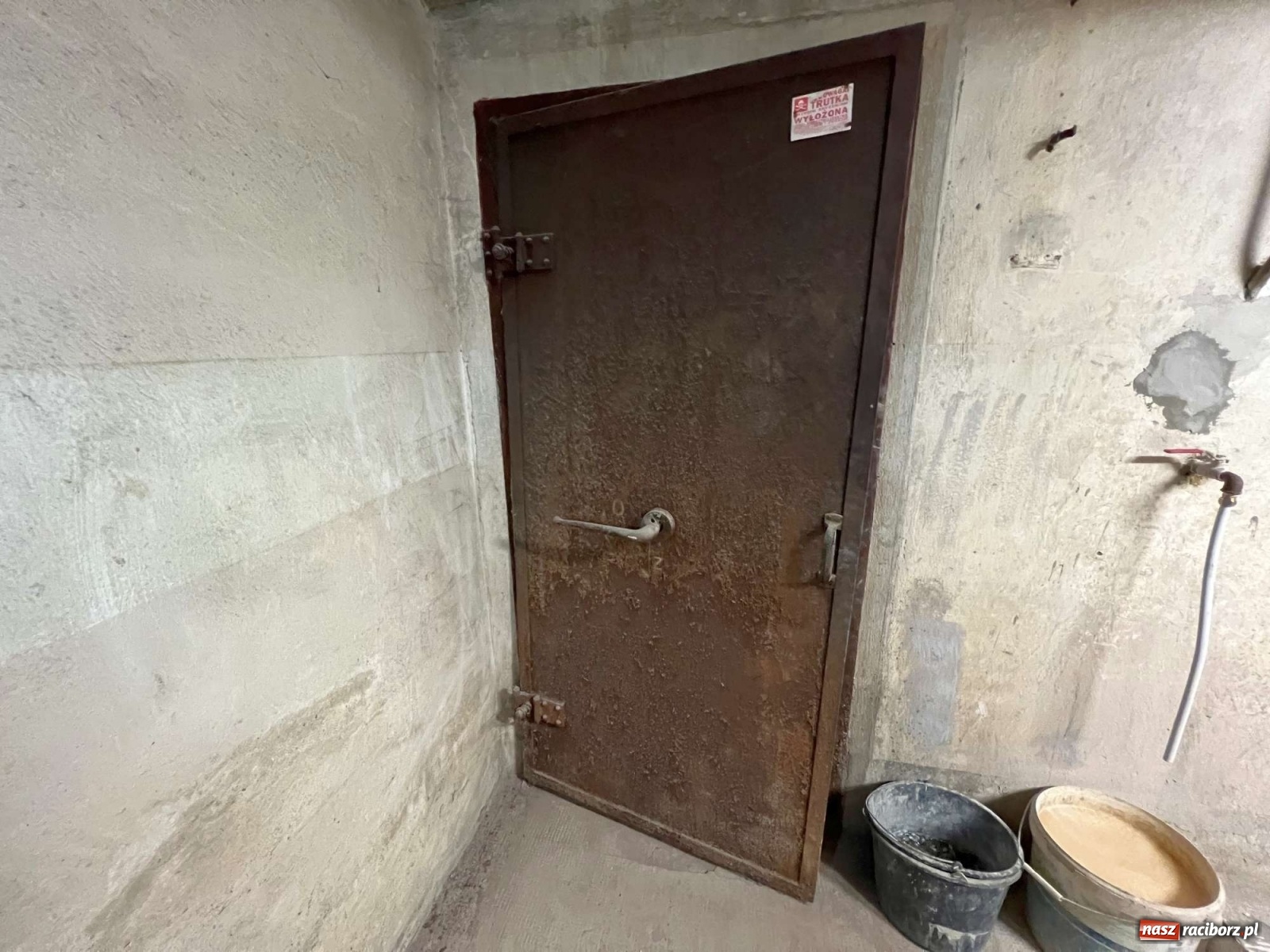 Zdjęcie w galerii na portalu naszraciborz.pl: Poniemiecki schron przy ul. Wileńskiej, dawniej Hohenzollernów [FOTO] wiadomości z regionu