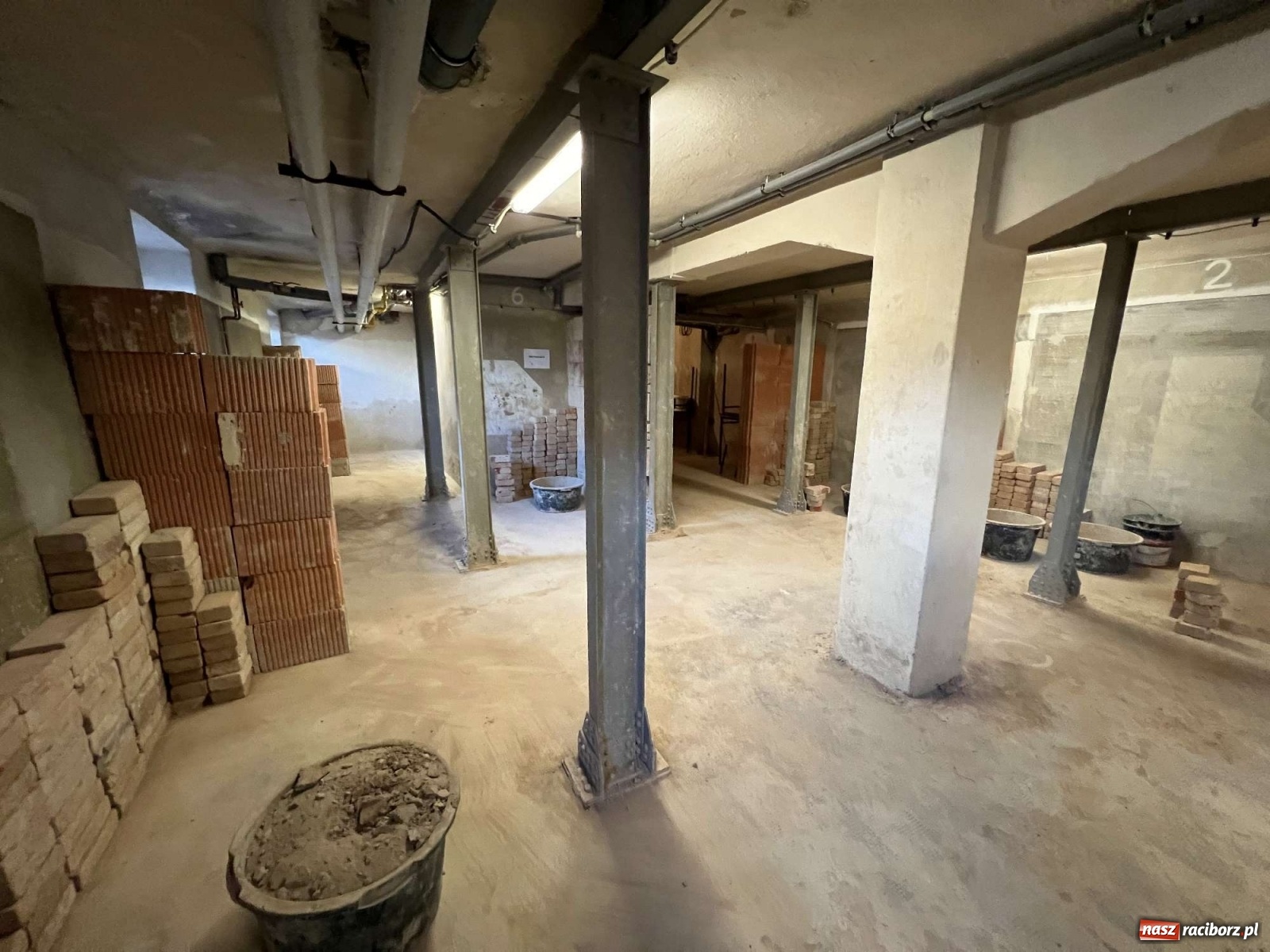 Zdjęcie w galerii na portalu naszraciborz.pl: Poniemiecki schron przy ul. Wileńskiej, dawniej Hohenzollernów [FOTO] wiadomości z regionu