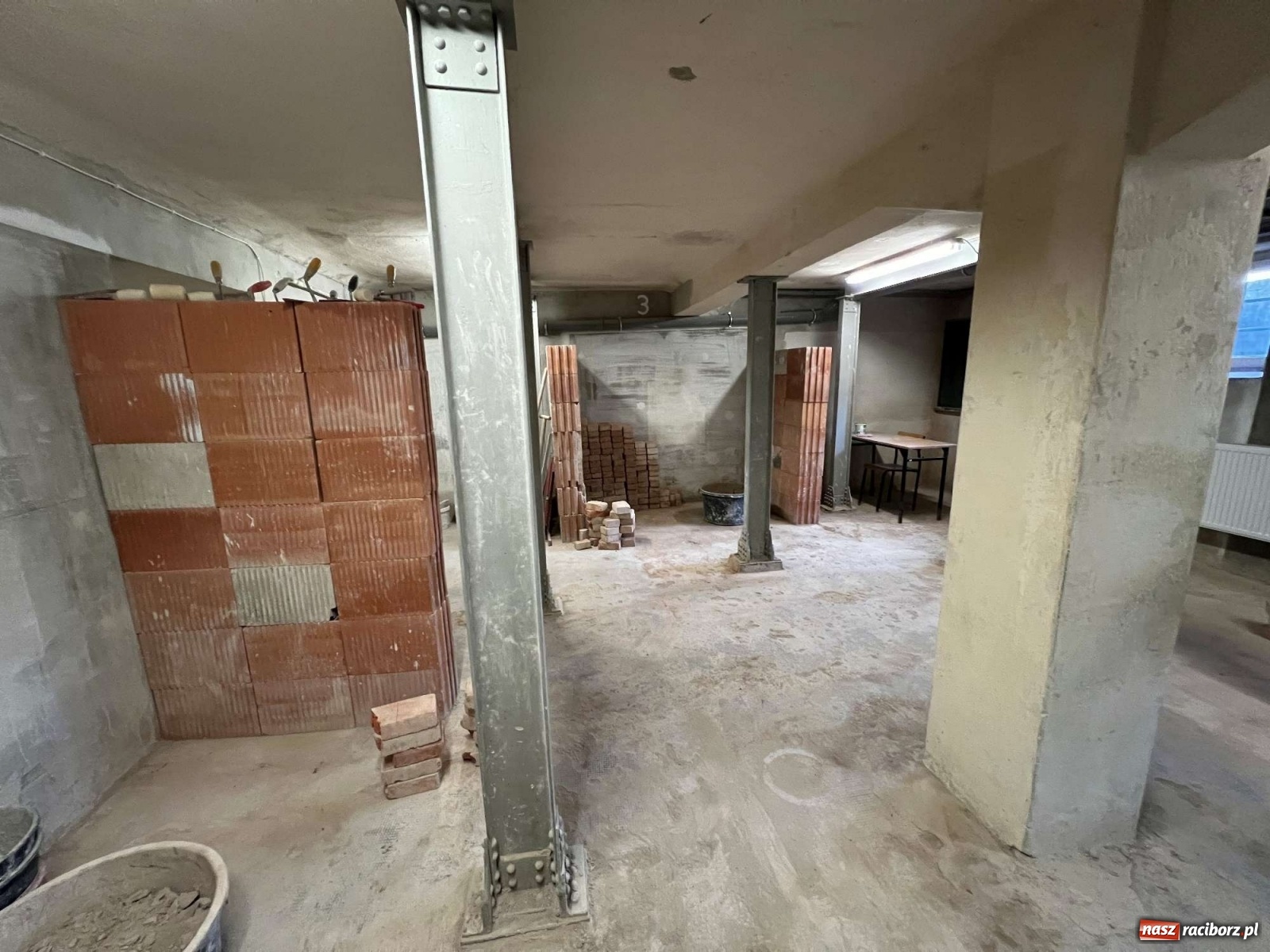 Zdjęcie w galerii na portalu naszraciborz.pl: Poniemiecki schron przy ul. Wileńskiej, dawniej Hohenzollernów [FOTO] wiadomości z regionu