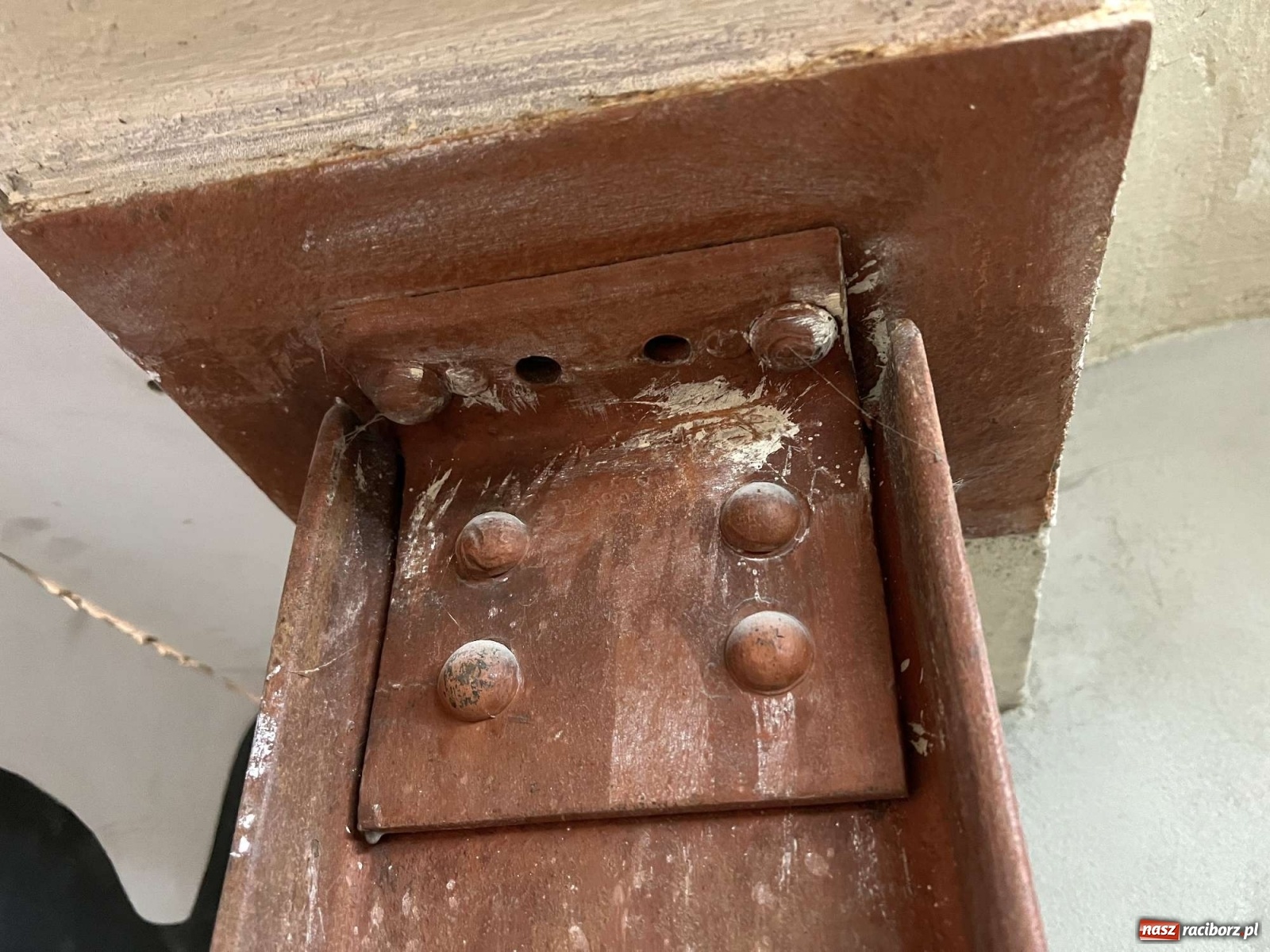 Zdjęcie w galerii na portalu naszraciborz.pl: Poniemiecki schron przy ul. Wileńskiej, dawniej Hohenzollernów [FOTO] wiadomości z regionu