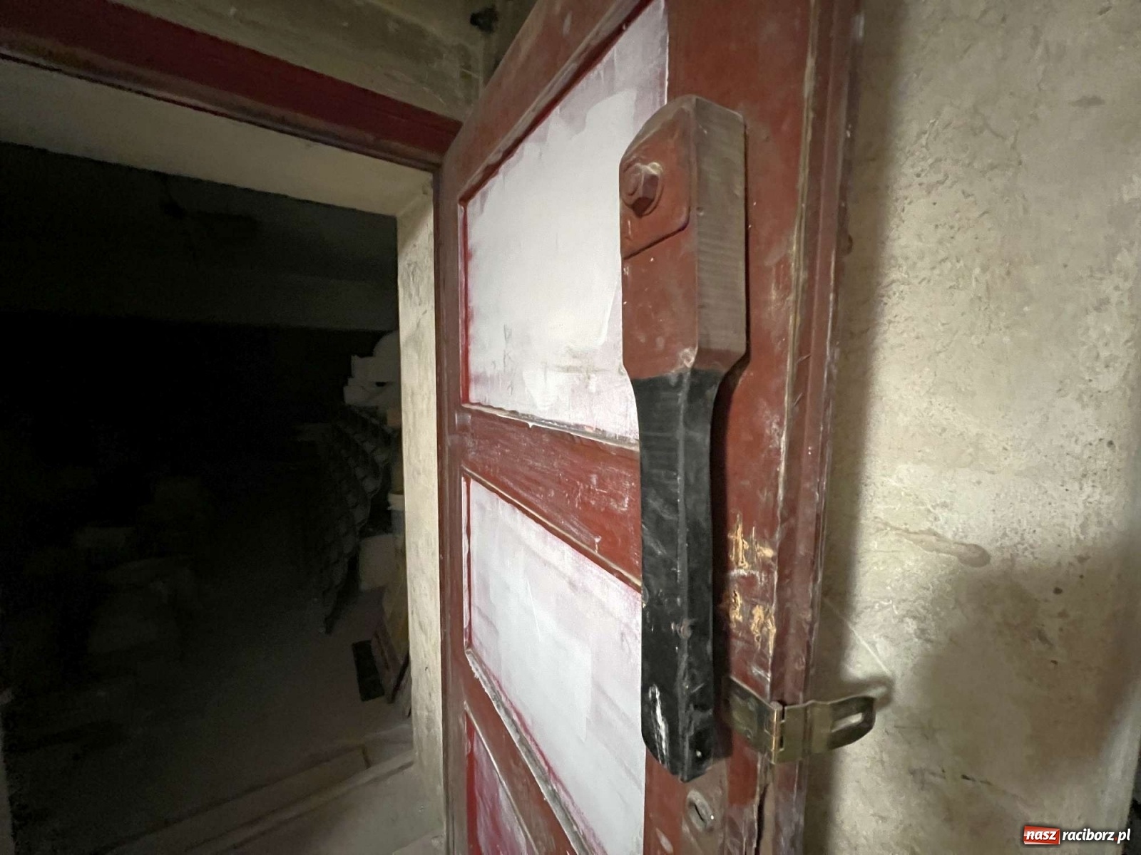 Zdjęcie w galerii na portalu naszraciborz.pl: Poniemiecki schron przy ul. Wileńskiej, dawniej Hohenzollernów [FOTO] wiadomości z regionu