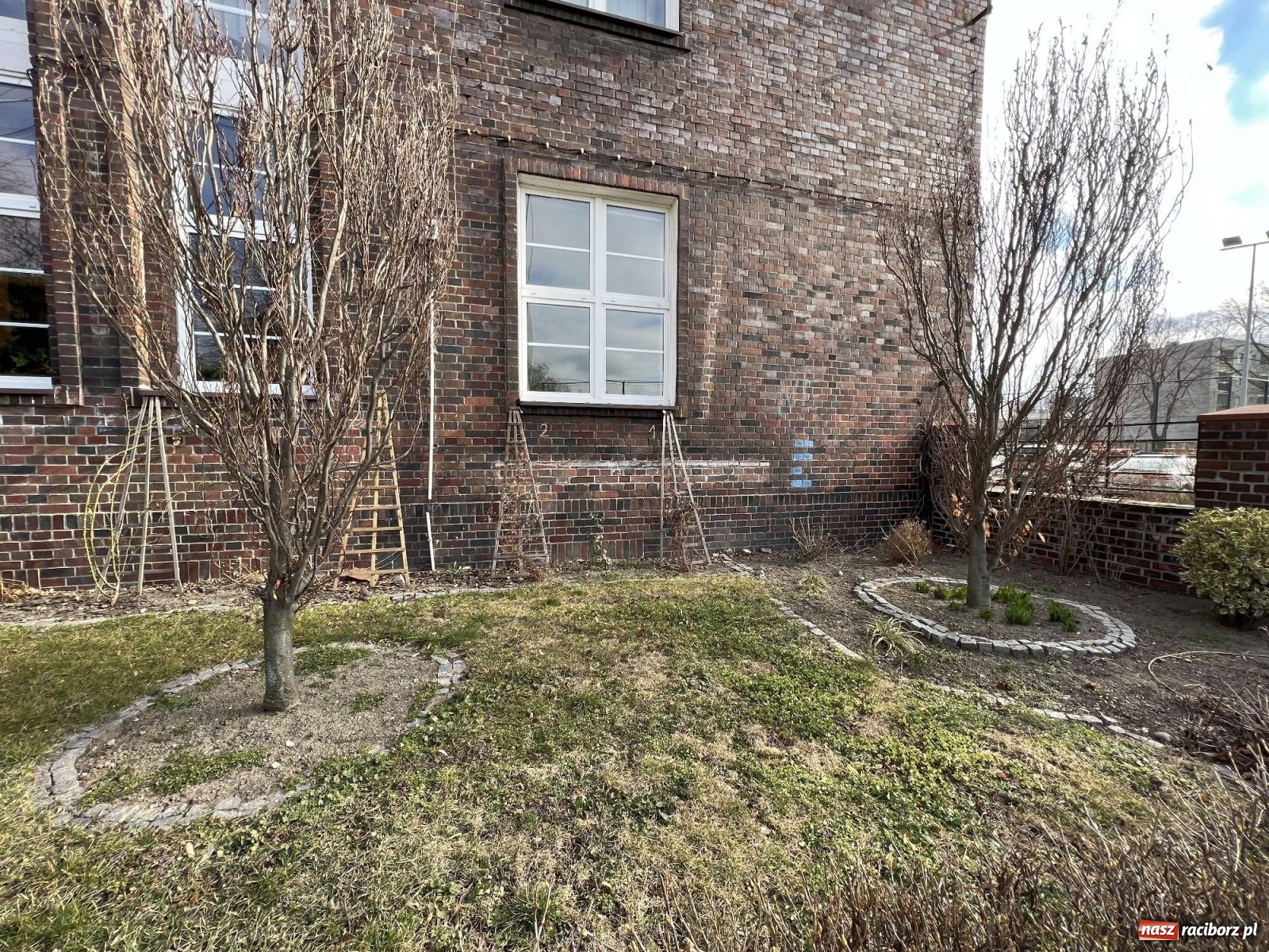 Zdjęcie w galerii na portalu naszraciborz.pl: Poniemiecki schron przy ul. Wileńskiej, dawniej Hohenzollernów [FOTO] wiadomości z regionu