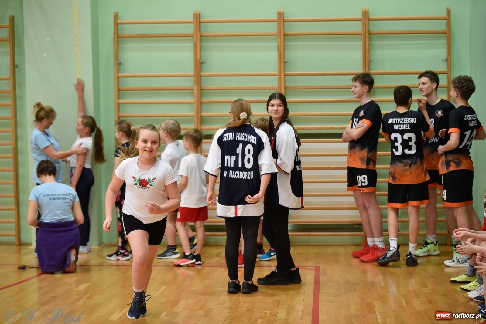 Zdjęcie w galerii na portalu naszraciborz.pl: Festiwal Sportu z SP 18 w hali przy Łąkowej [FOTO i WIDEO] wiadomości z regionu