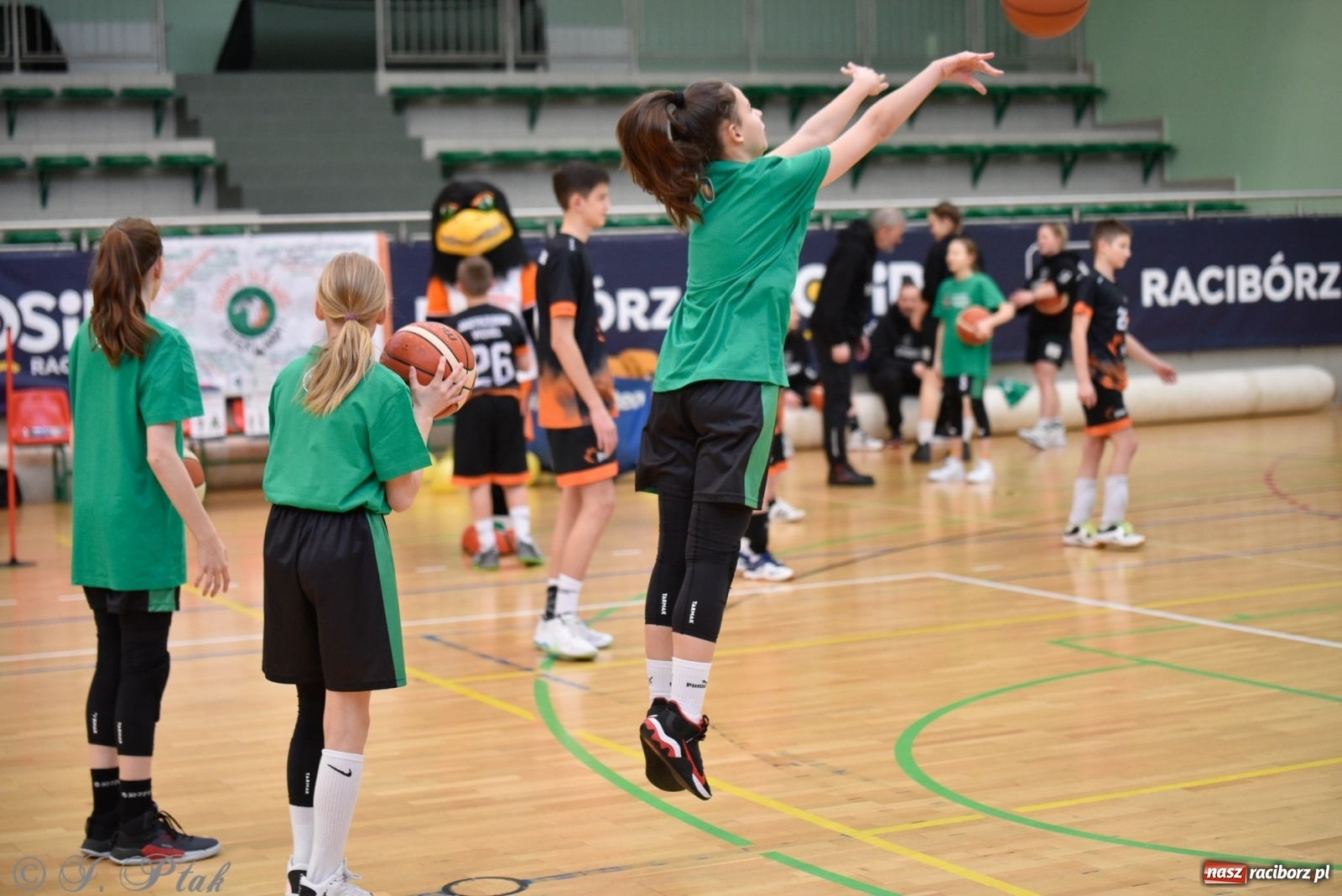 Zdjęcie w galerii na portalu naszraciborz.pl: Festiwal Sportu z SP 18 w hali przy Łąkowej [FOTO i WIDEO] wiadomości z regionu