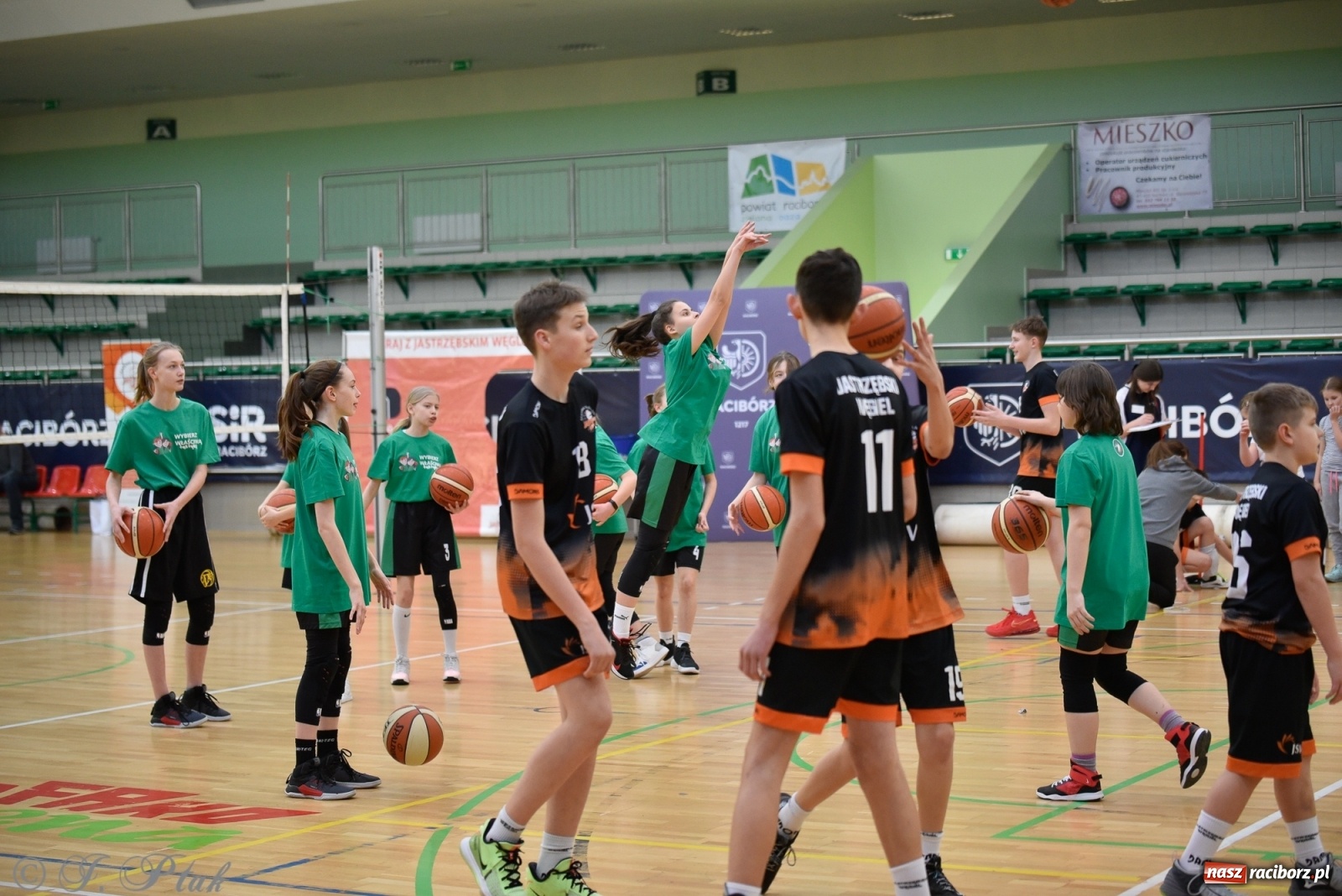 Zdjęcie w galerii na portalu naszraciborz.pl: Festiwal Sportu z SP 18 w hali przy Łąkowej [FOTO i WIDEO] wiadomości z regionu