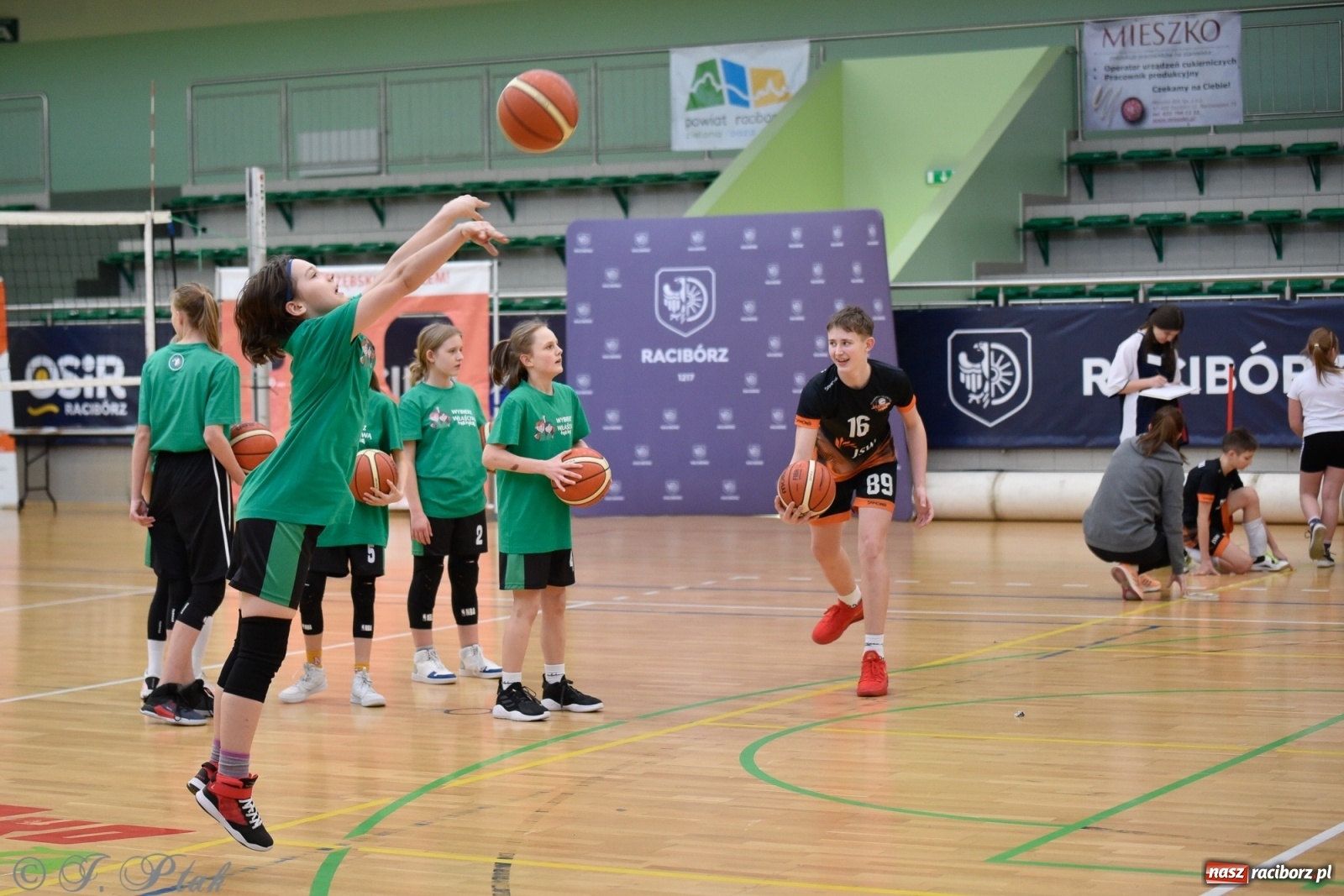 Zdjęcie w galerii na portalu naszraciborz.pl: Festiwal Sportu z SP 18 w hali przy Łąkowej [FOTO i WIDEO] wiadomości z regionu