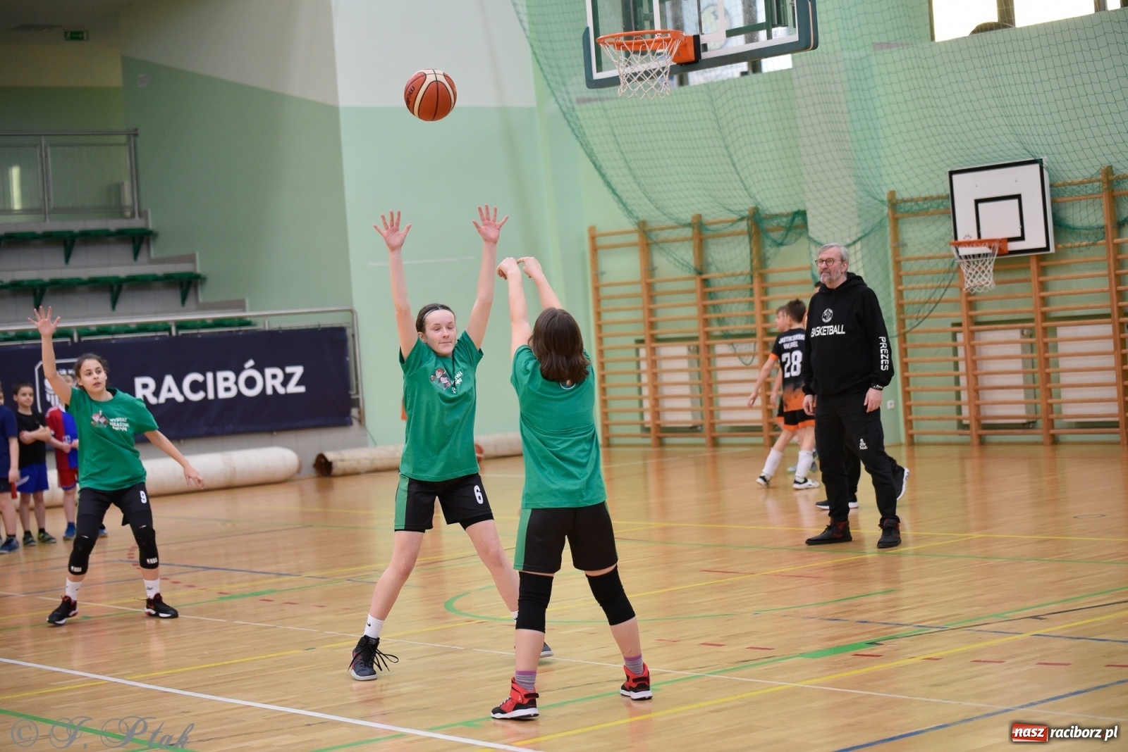 Zdjęcie w galerii na portalu naszraciborz.pl: Festiwal Sportu z SP 18 w hali przy Łąkowej [FOTO i WIDEO] wiadomości z regionu