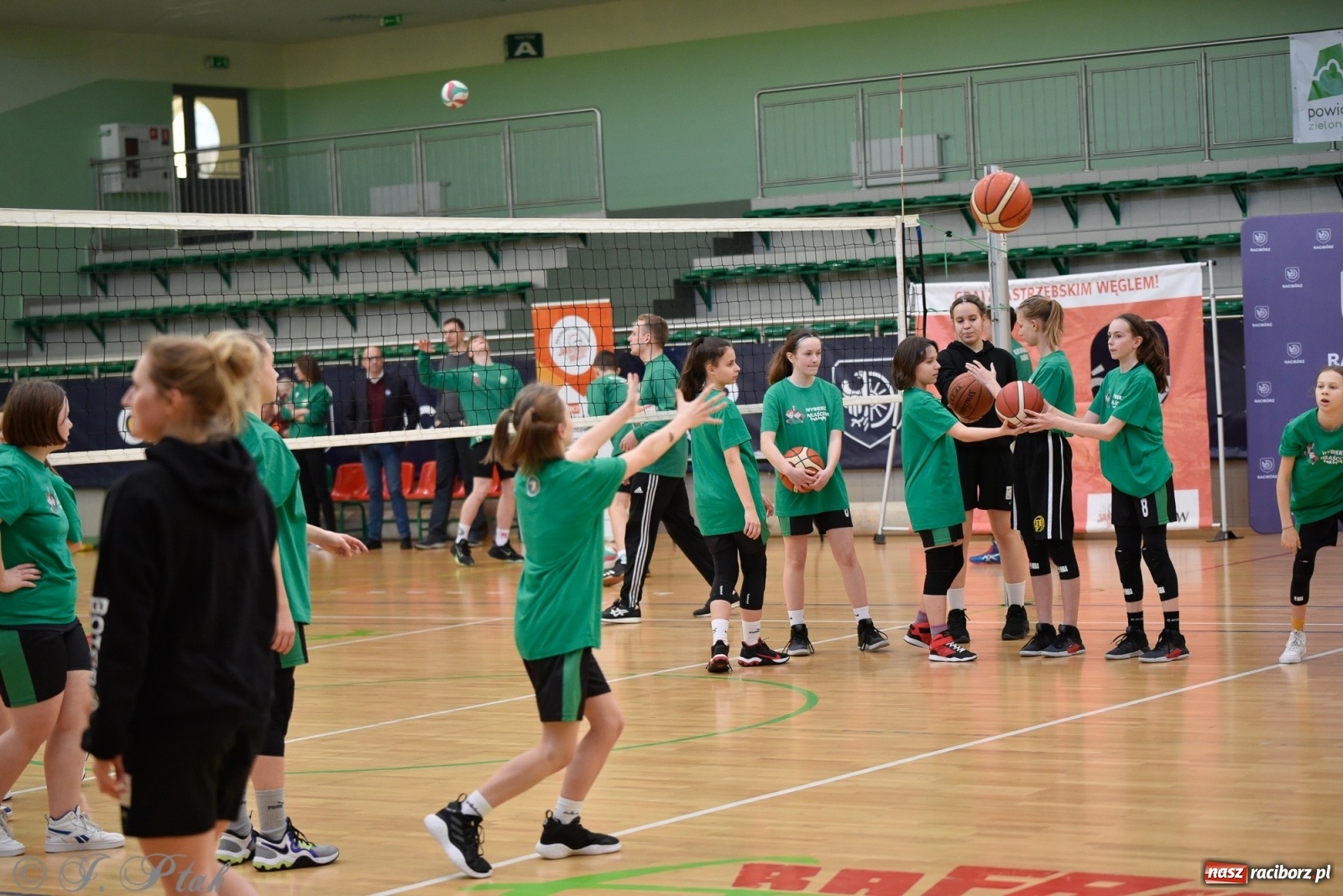 Zdjęcie w galerii na portalu naszraciborz.pl: Festiwal Sportu z SP 18 w hali przy Łąkowej [FOTO i WIDEO] wiadomości z regionu