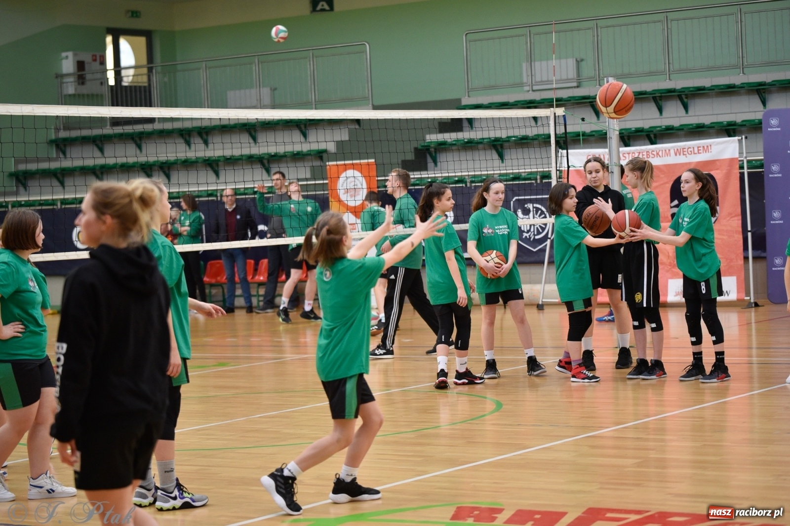 Zdjęcie w galerii na portalu naszraciborz.pl: Festiwal Sportu z SP 18 w hali przy Łąkowej [FOTO i WIDEO] wiadomości z regionu