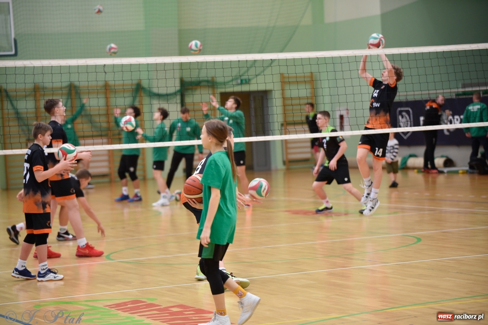 Zdjęcie w galerii na portalu naszraciborz.pl: Festiwal Sportu z SP 18 w hali przy Łąkowej [FOTO i WIDEO] wiadomości z regionu