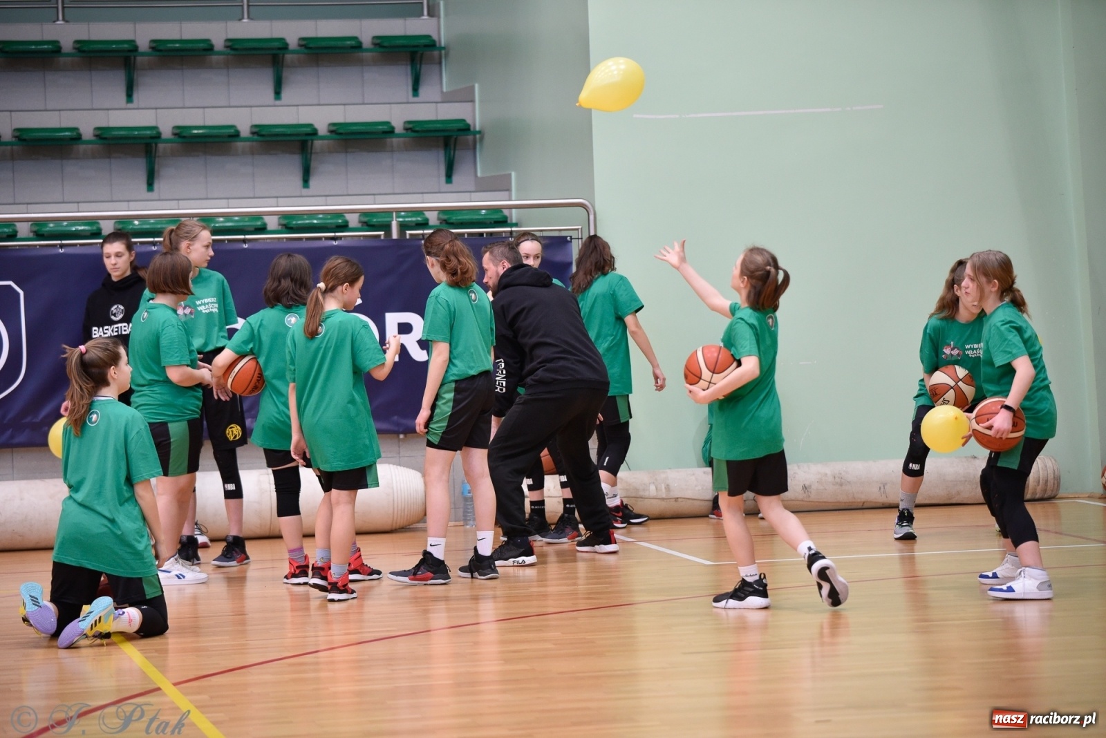 Zdjęcie w galerii na portalu naszraciborz.pl: Festiwal Sportu z SP 18 w hali przy Łąkowej [FOTO i WIDEO] wiadomości z regionu